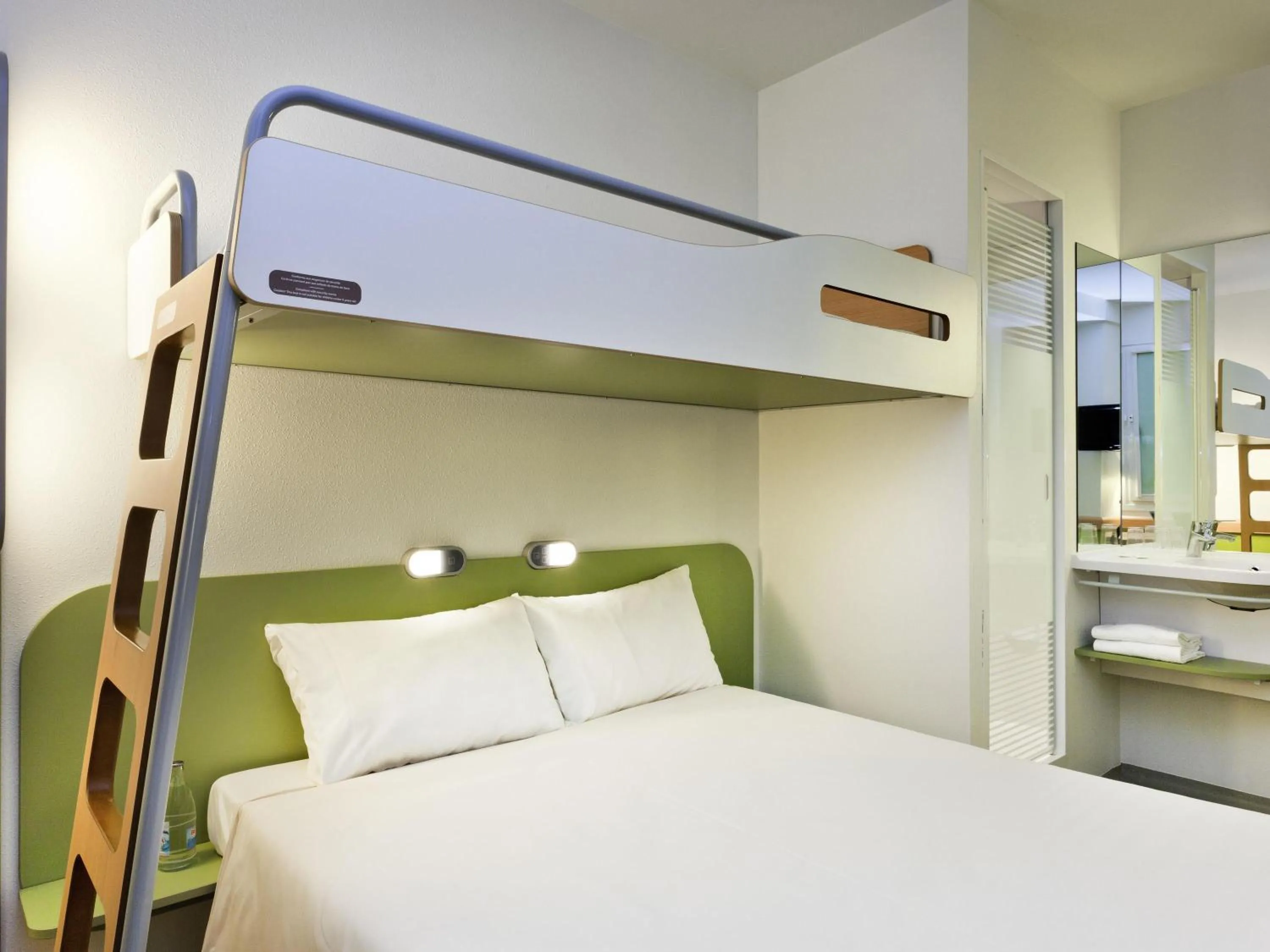 Bedroom, Bed in Ibis Budget Lleida