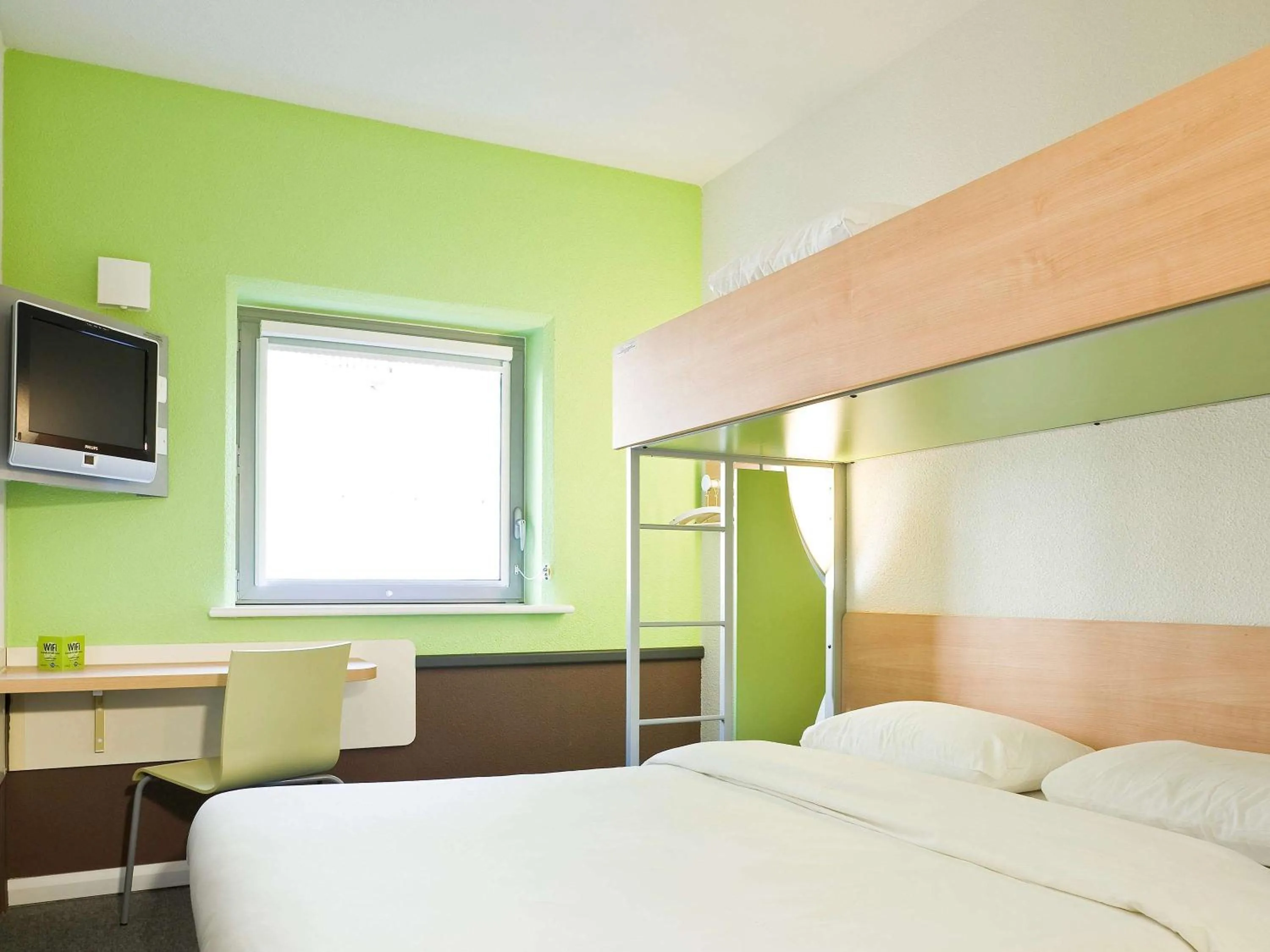 Photo of the whole room, Bed in Ibis Budget Lleida