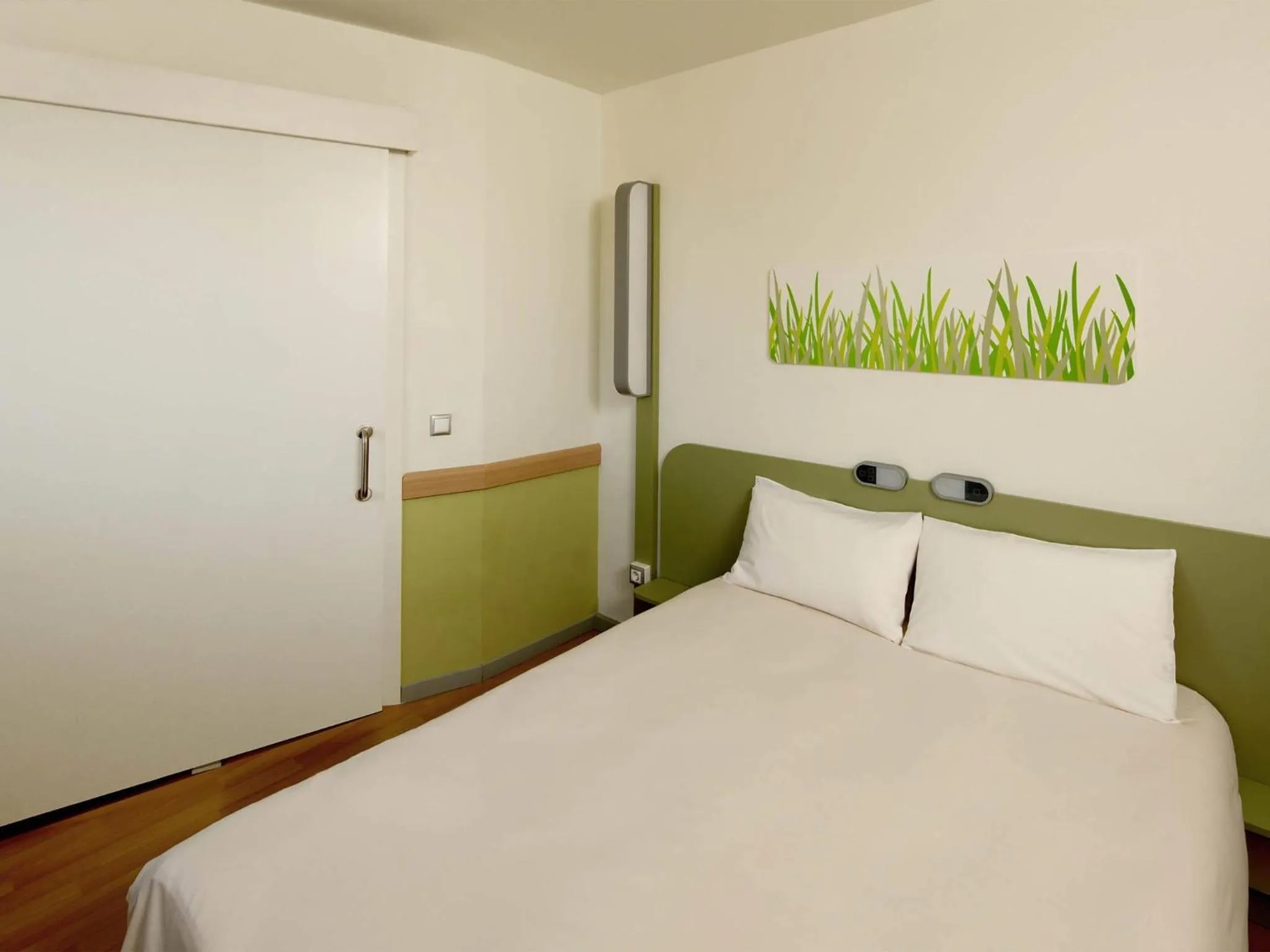 Bedroom, Bed in Ibis Budget Lleida