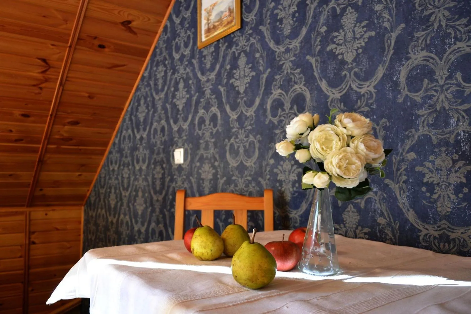 Photo of the whole room in Gronik