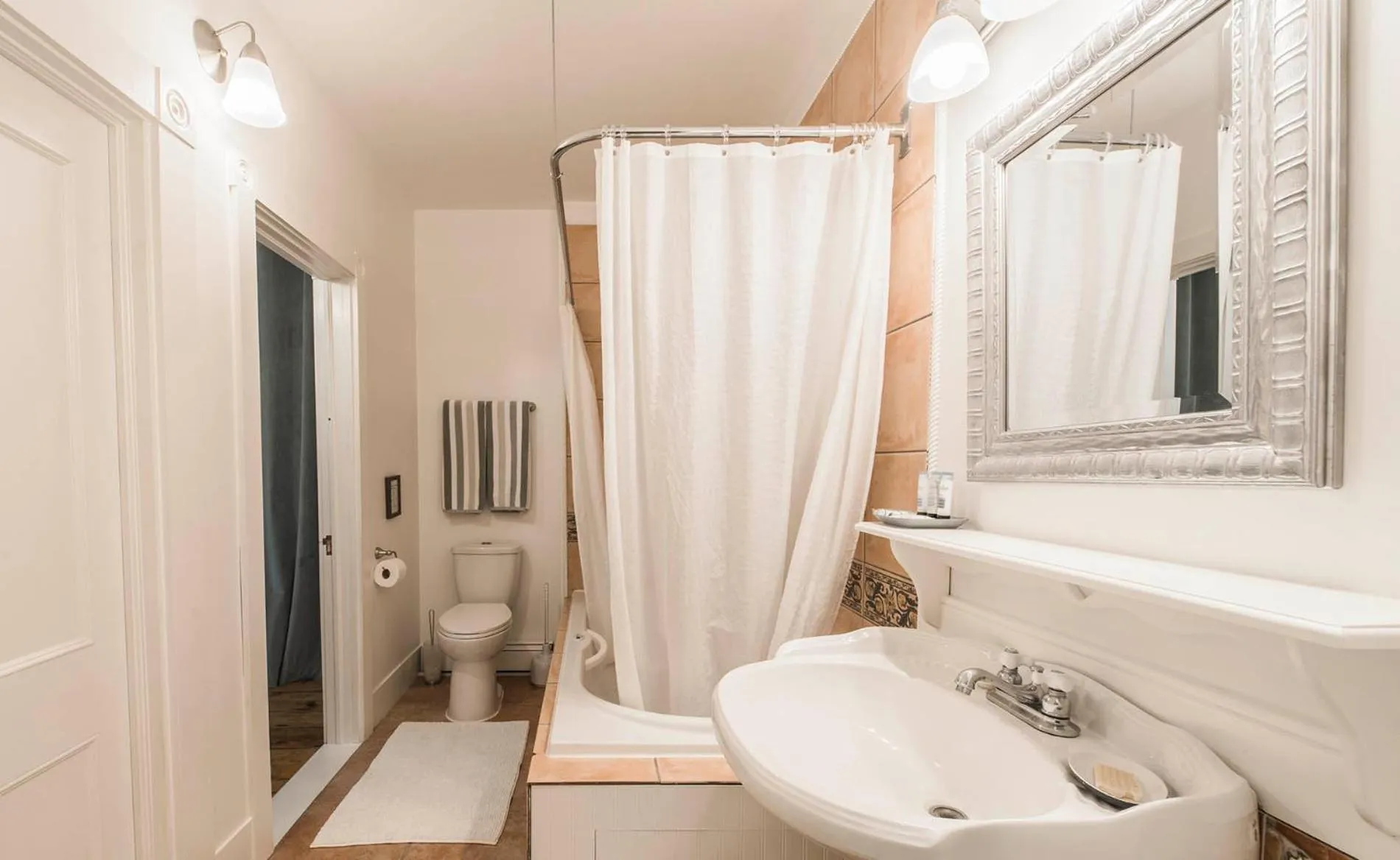 Bathroom in River Ridge Lodge