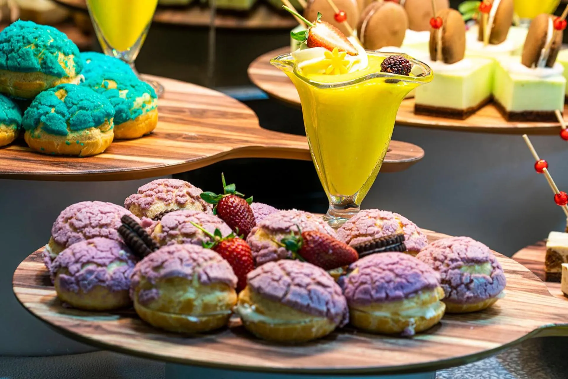 Restaurant/places to eat in Blue Star Hotel