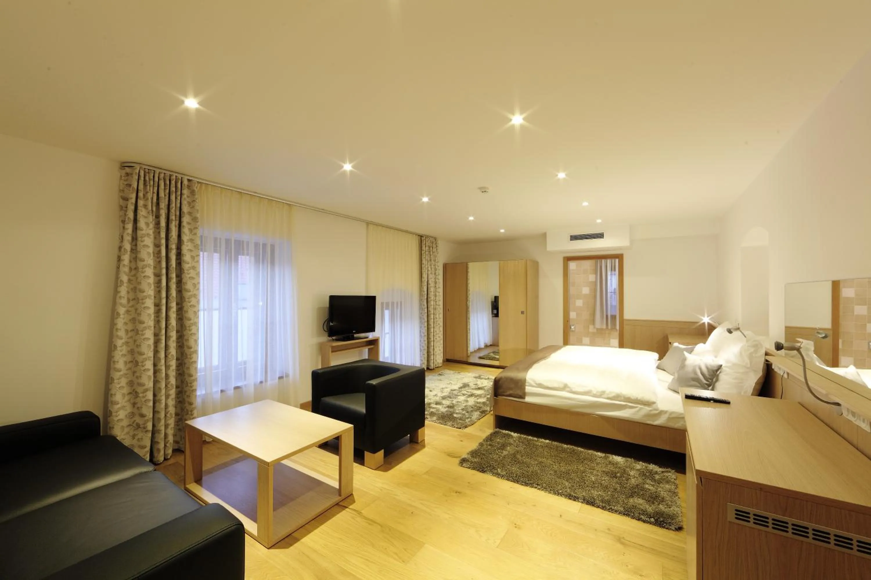 Photo of the whole room, Bed in Hotel Historia Malomkert