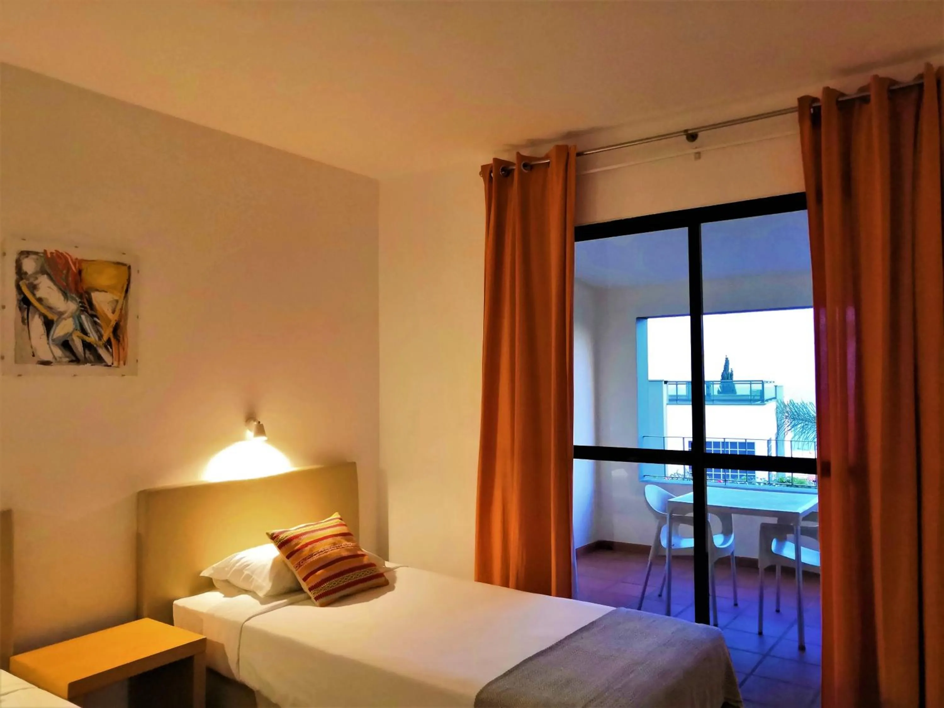 Balcony/Terrace, Bed in Apartamentos Quinta Mae dos Homens