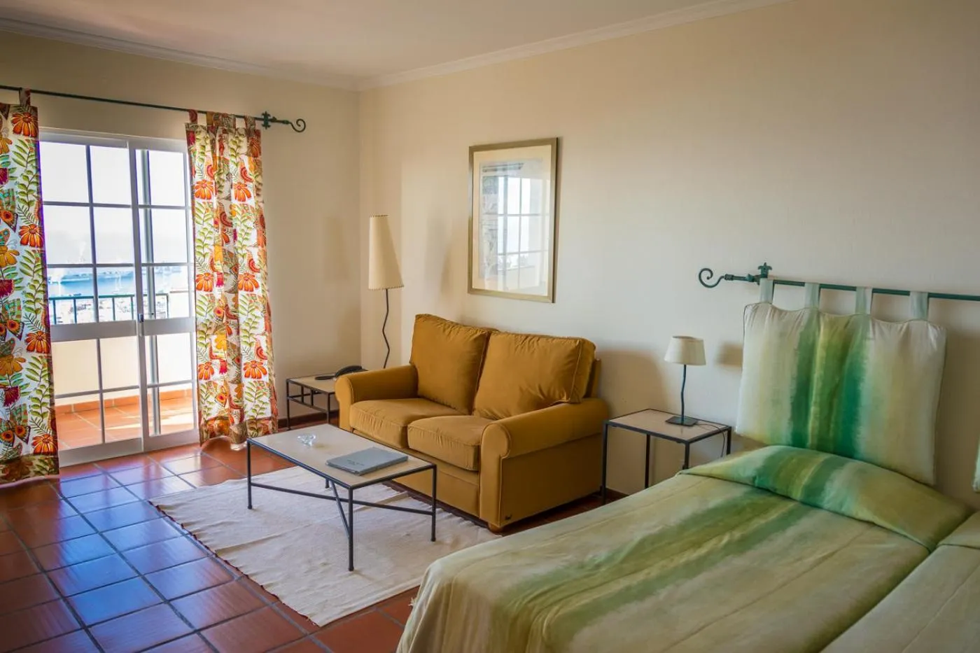Living room, Bed in Apartamentos Quinta Mae dos Homens
