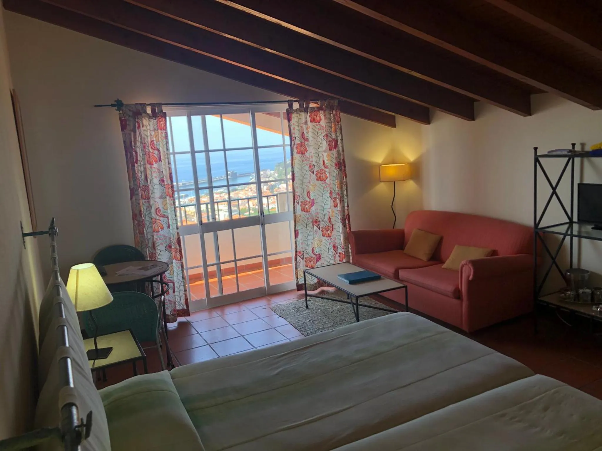 View (from property/room), Bed in Apartamentos Quinta Mae dos Homens