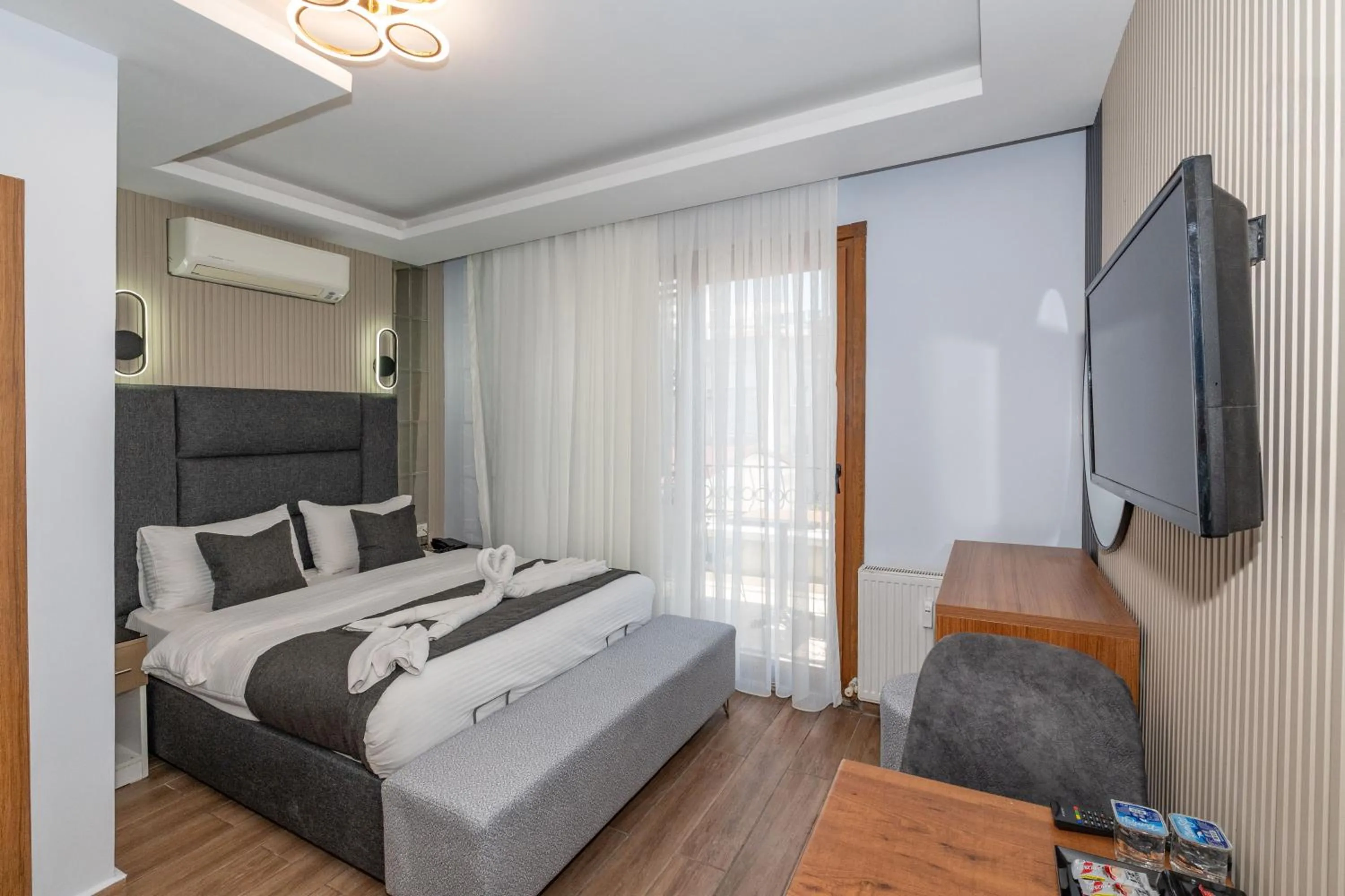 Living room, Bed in T-Square Residence