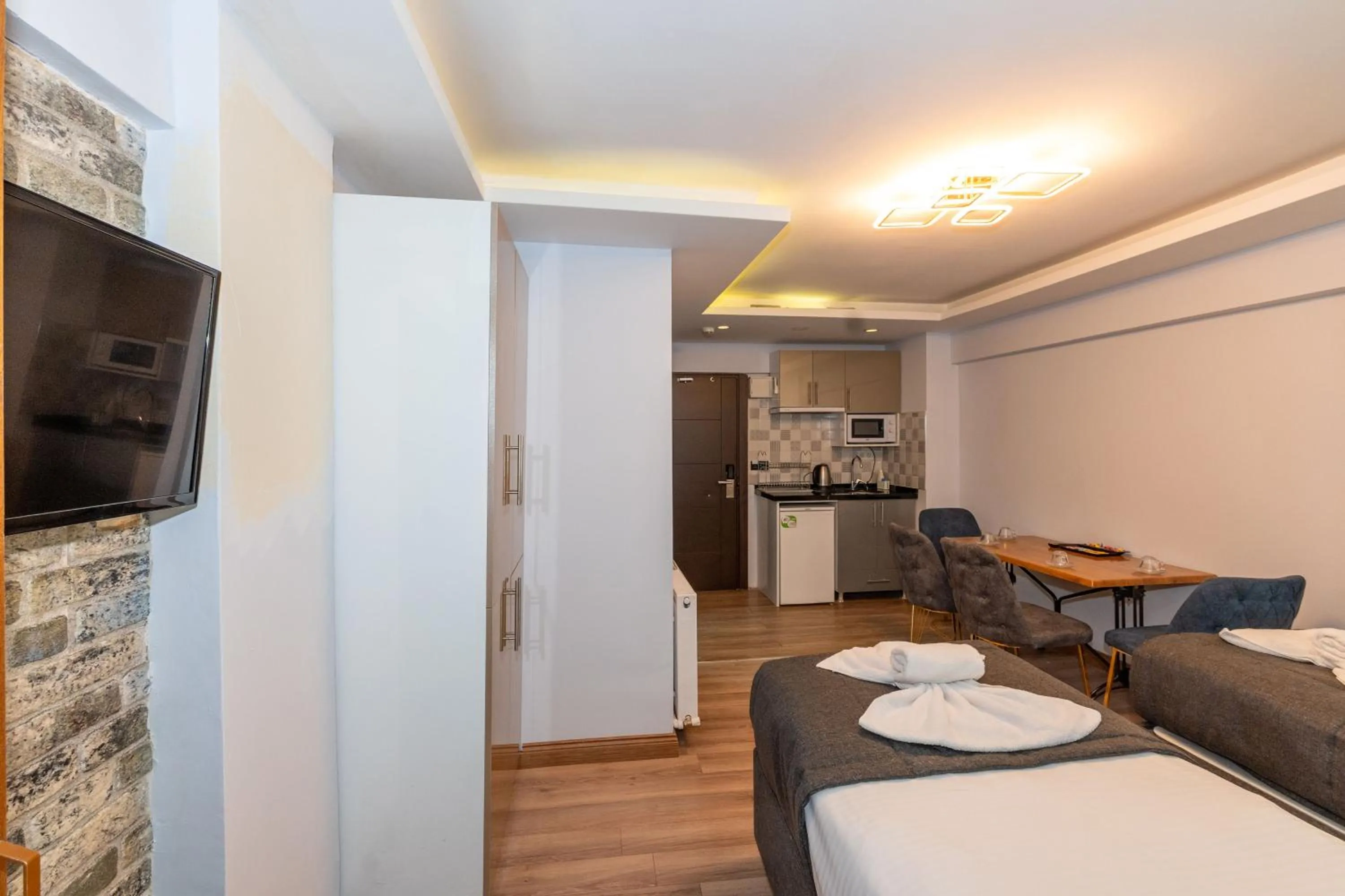 Kitchen or kitchenette in T-Square Residence