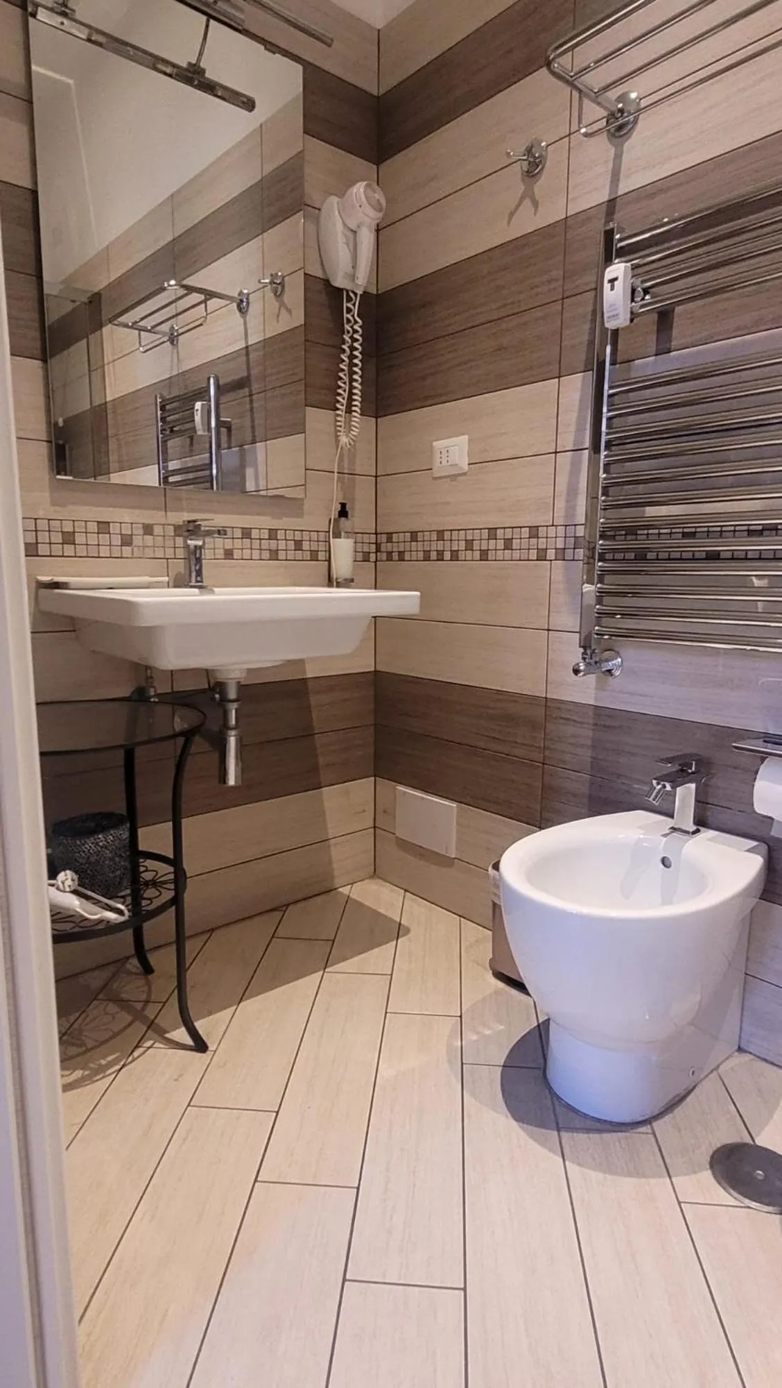 Bathroom in Rome Central Rooms