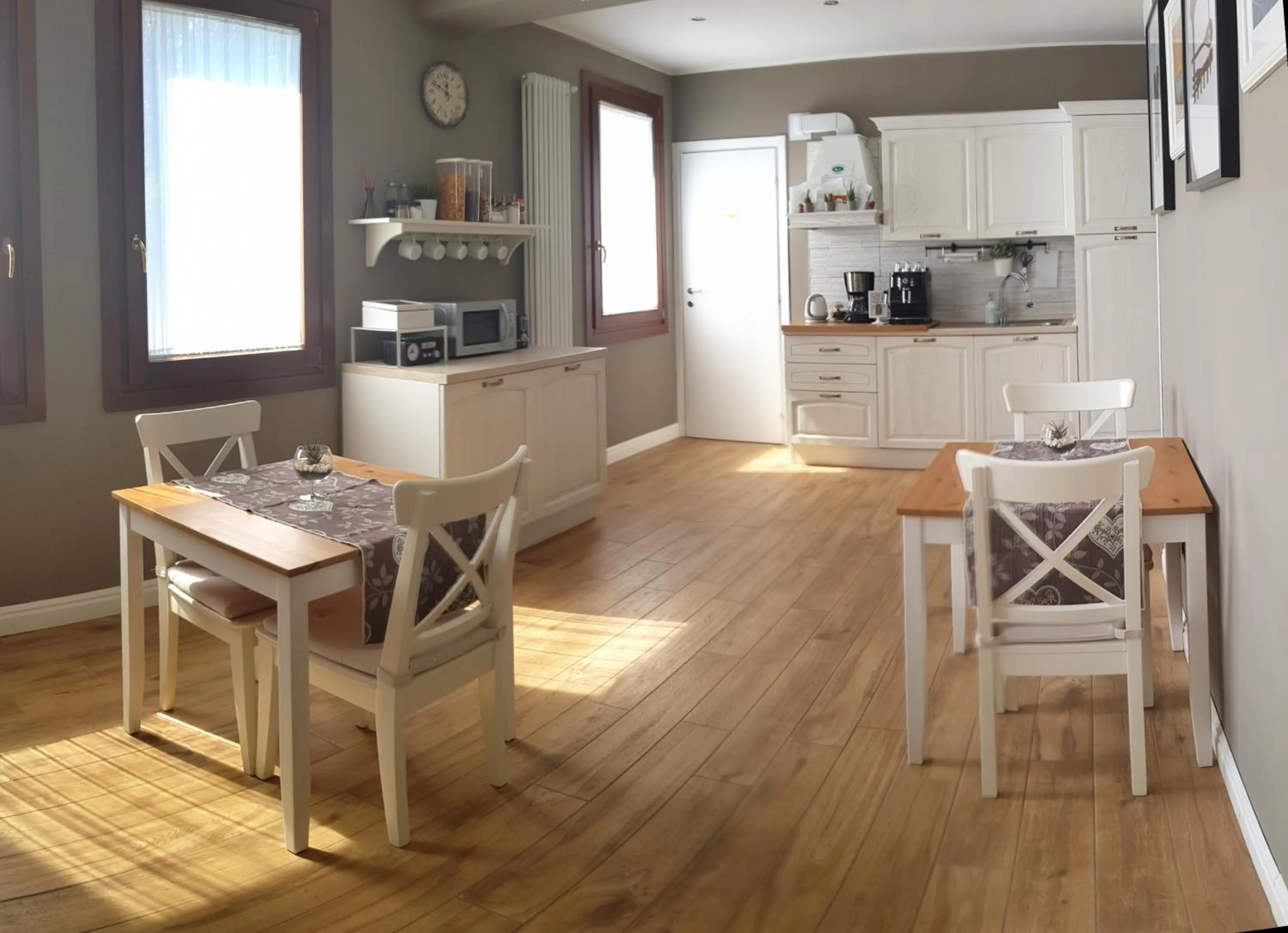 Communal kitchen in B&B Fine Venice