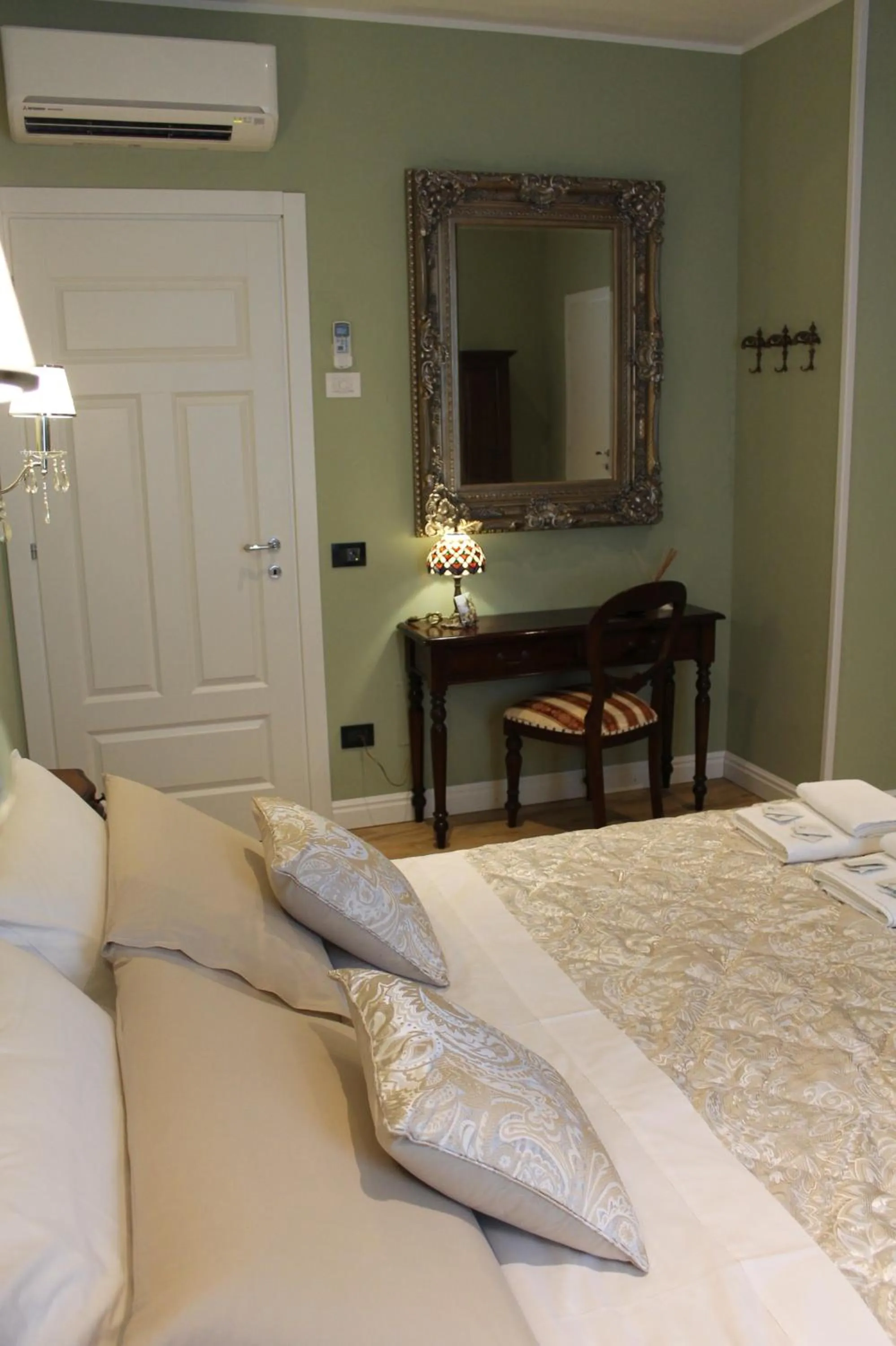 Photo of the whole room, Bed in B&B Fine Venice