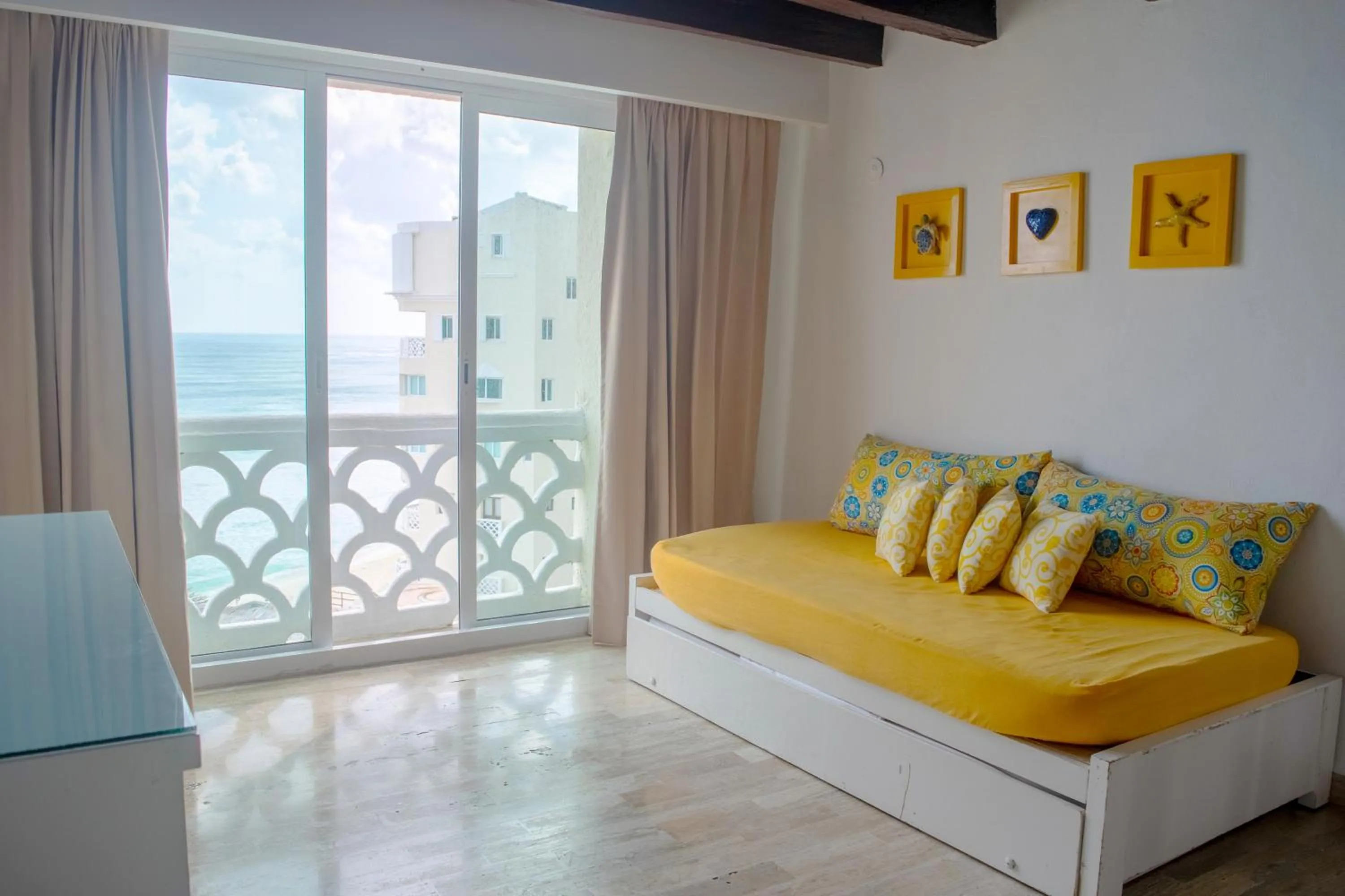 Bed in BSEA Cancun Plaza Hotel