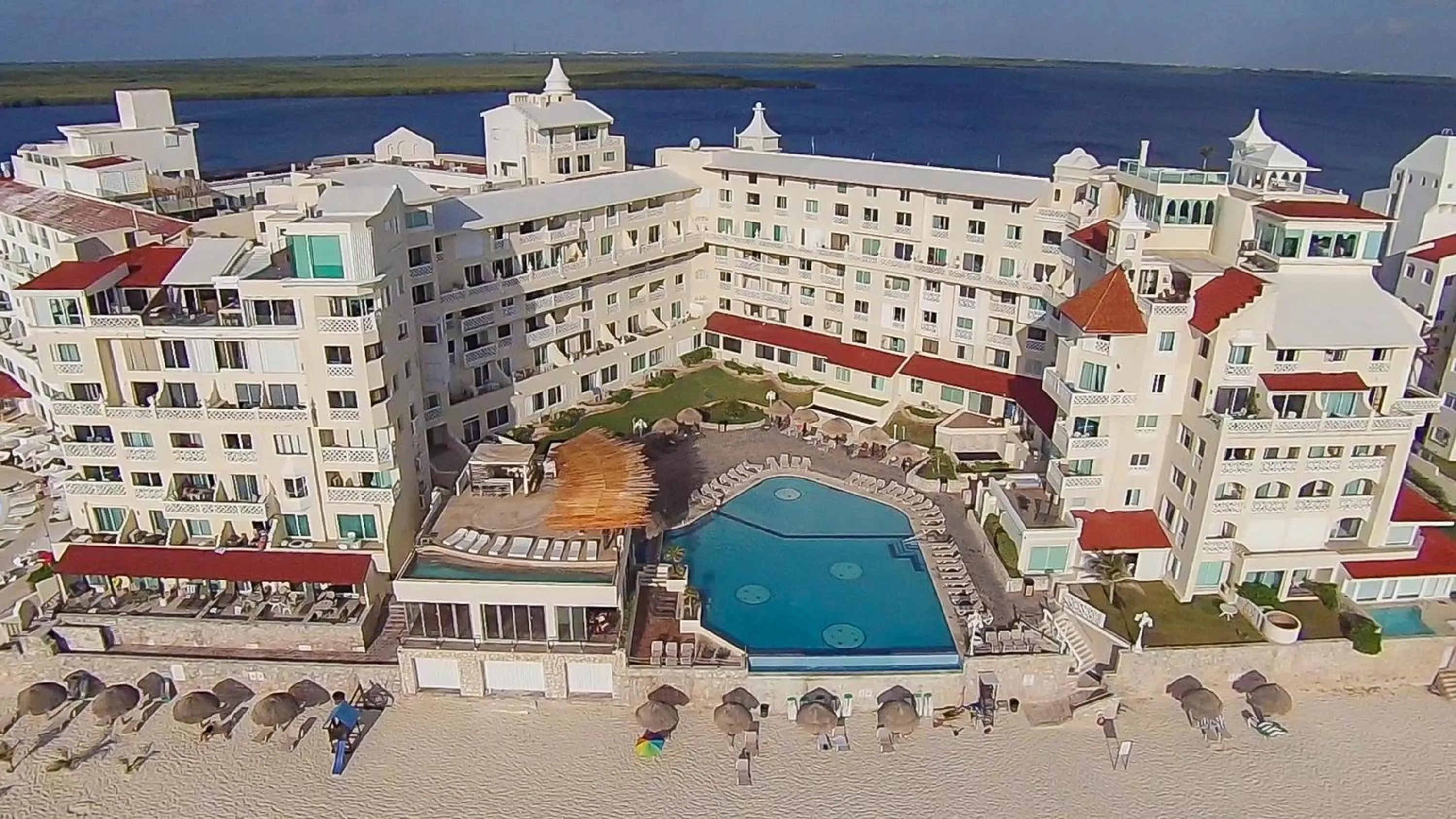 Property building in BSEA Cancun Plaza Hotel