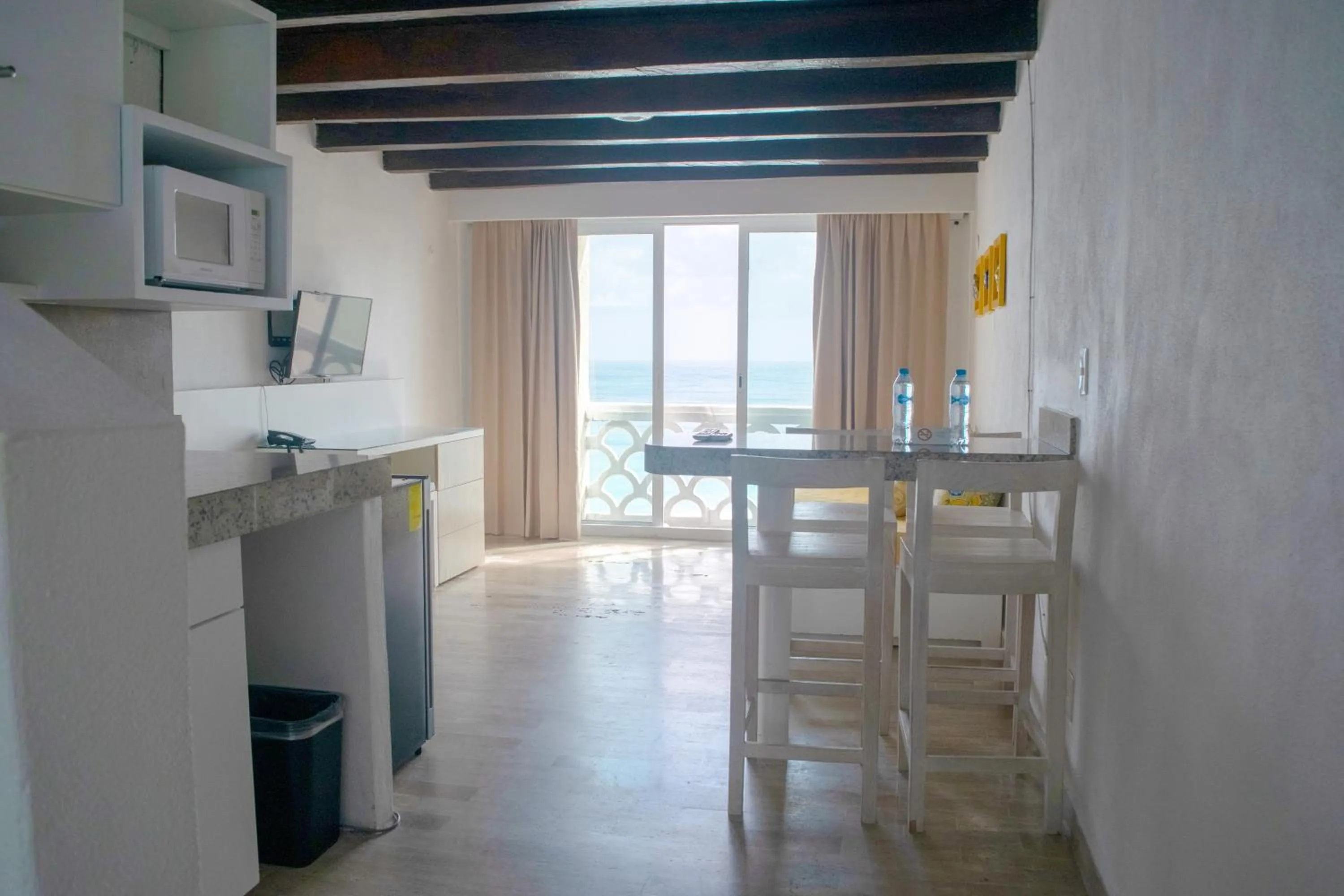 TV and multimedia in BSEA Cancun Plaza Hotel