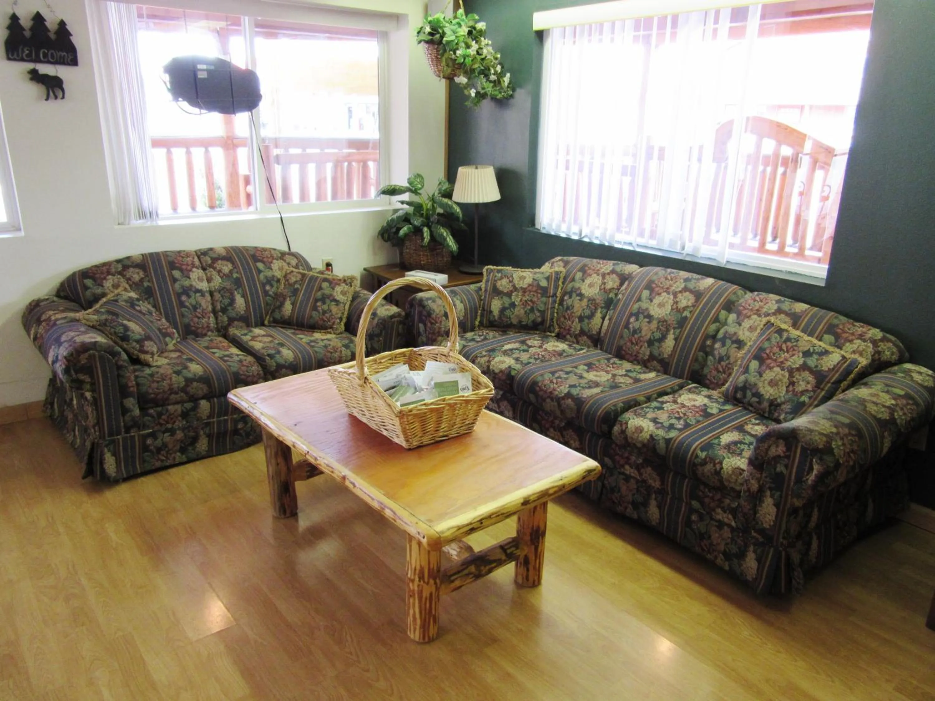 Lobby or reception in Yellowstone Country Inn