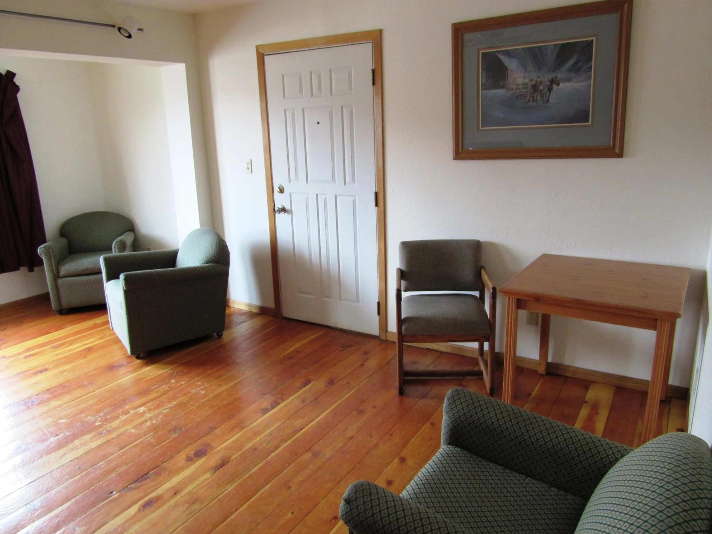 Seating area in Yellowstone Country Inn