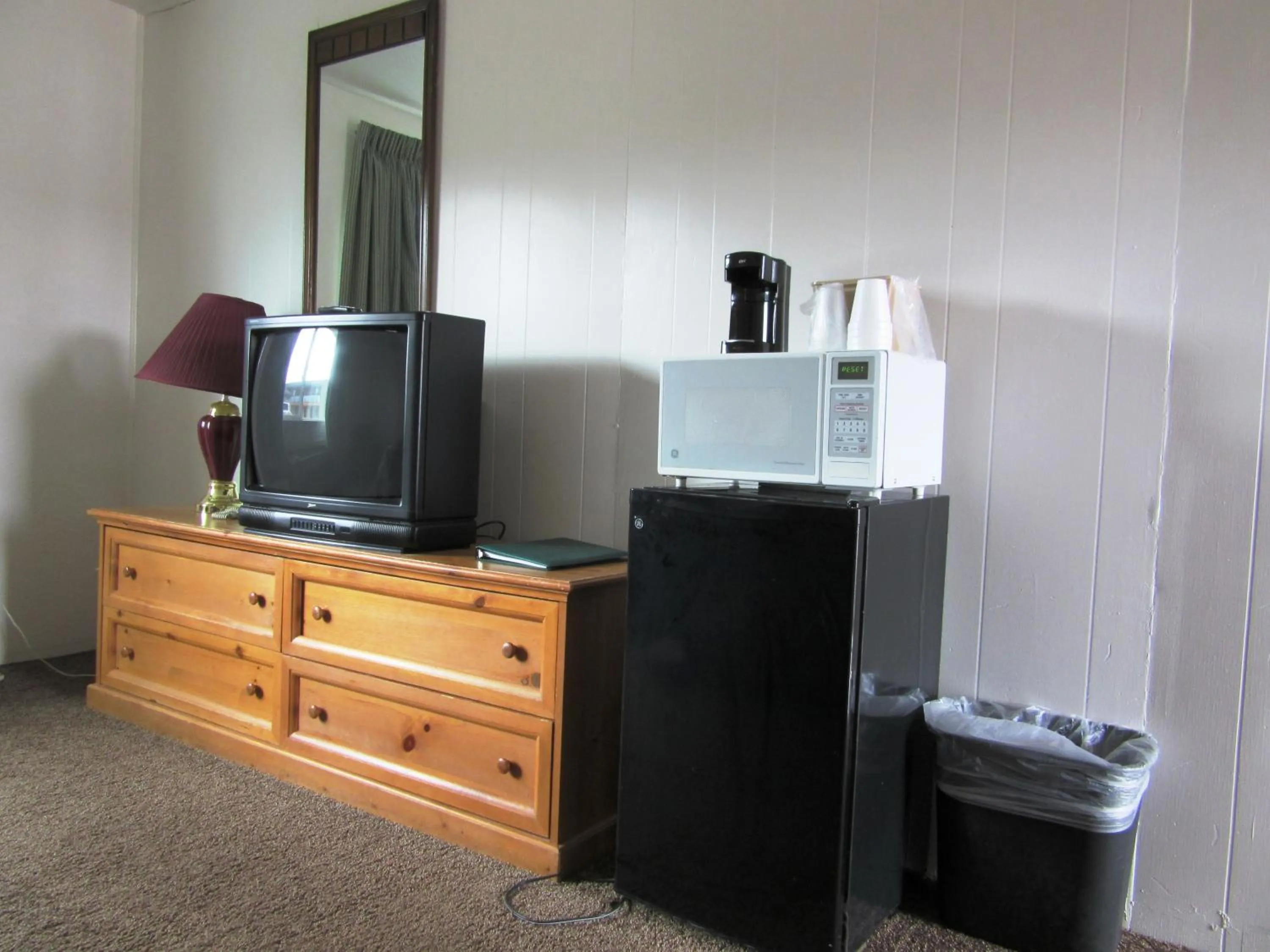 TV and multimedia in Yellowstone Country Inn