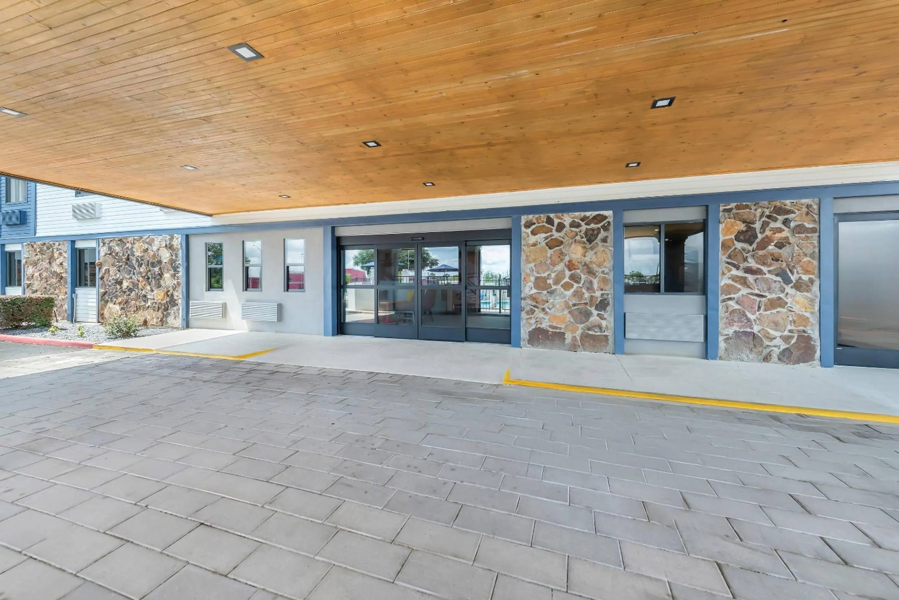 Property building in Clarion Pointe