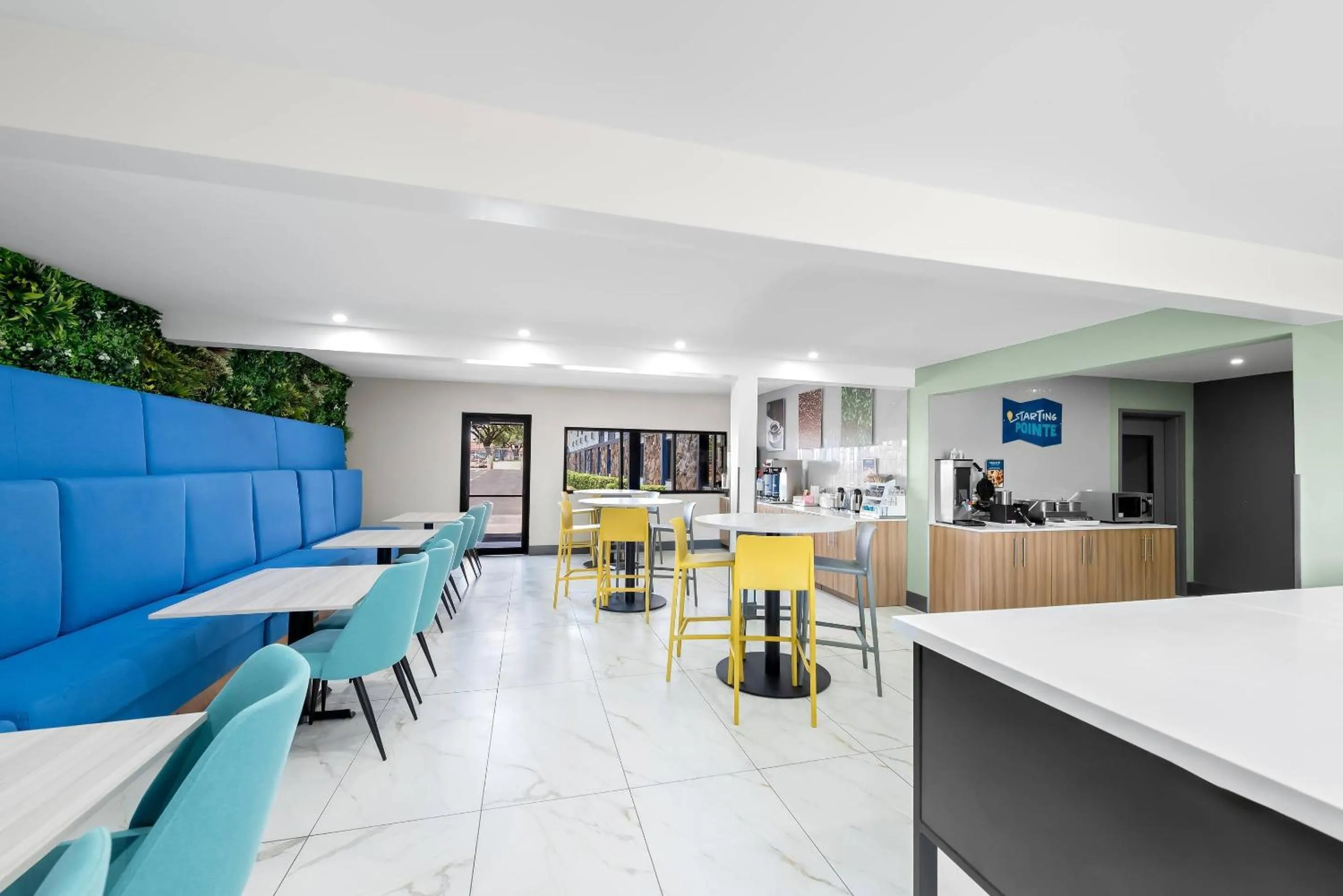 Breakfast in Clarion Pointe