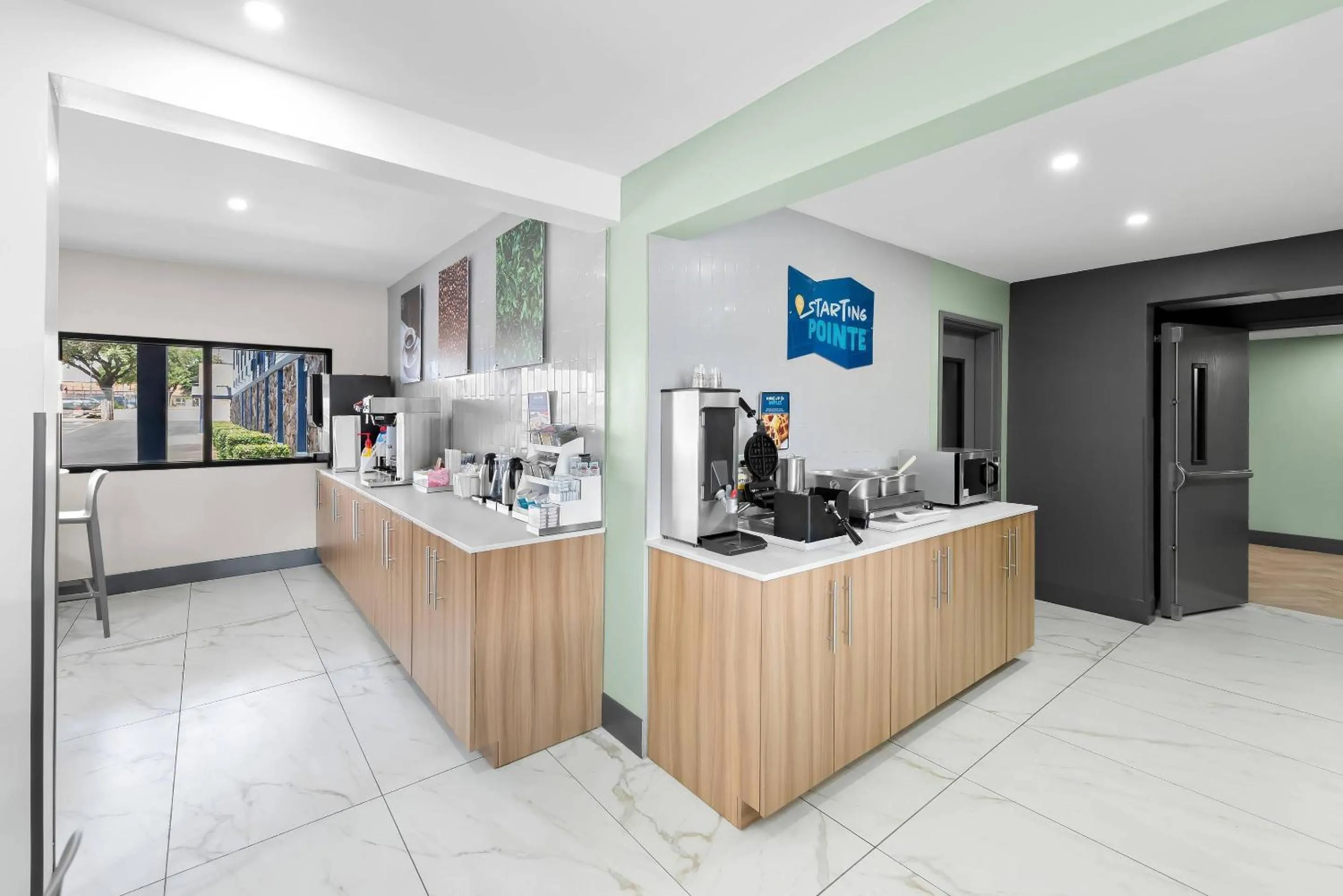 Breakfast in Clarion Pointe