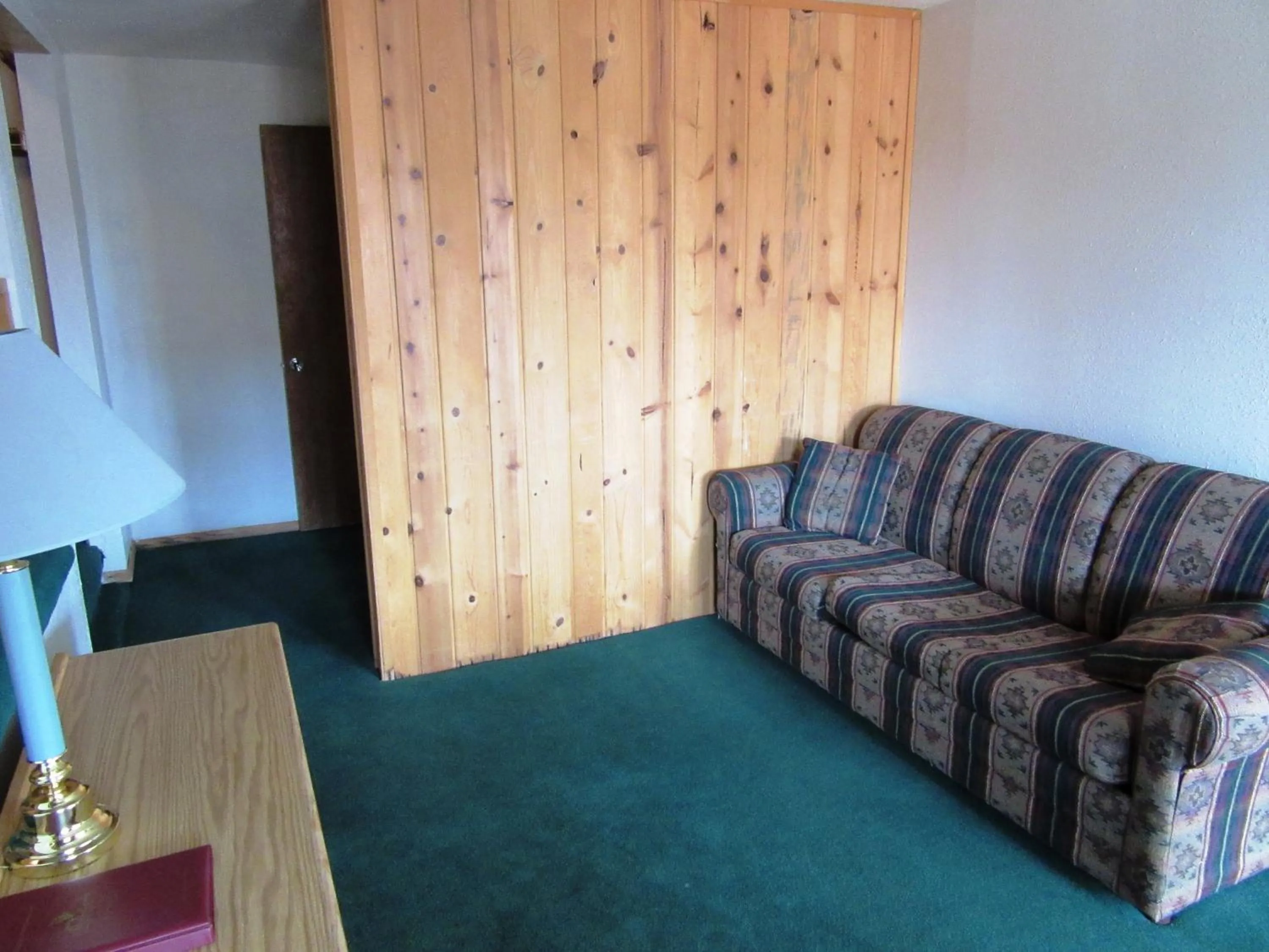Seating area in Travelers Lodge
