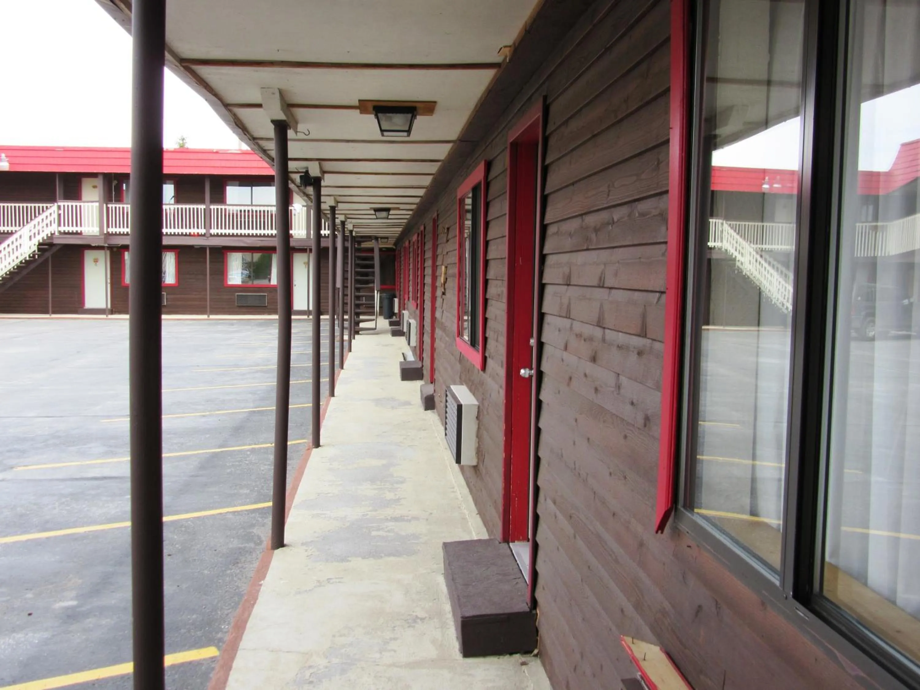 Facade/entrance in Travelers Lodge