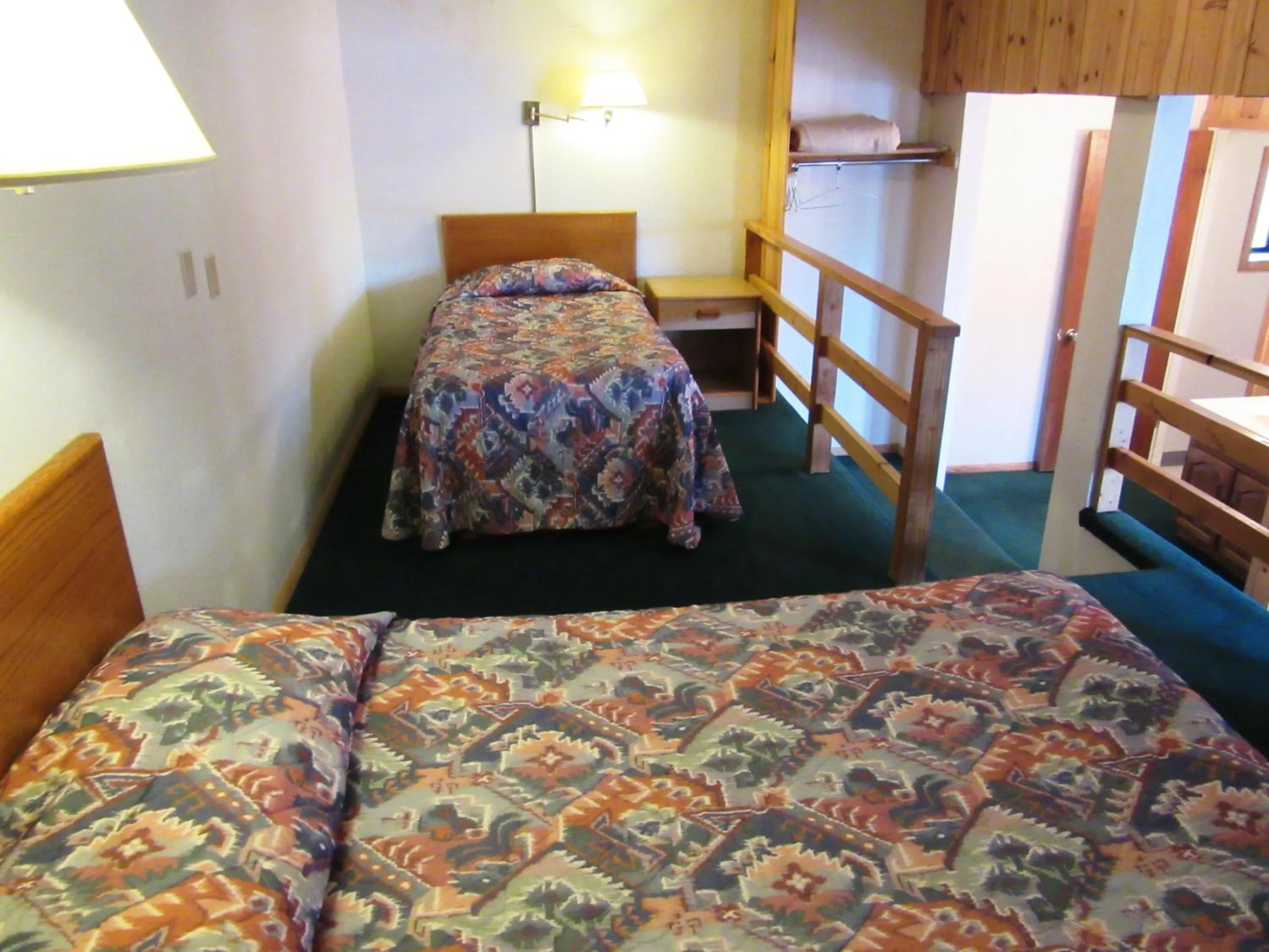 Photo of the whole room, Bed in Travelers Lodge