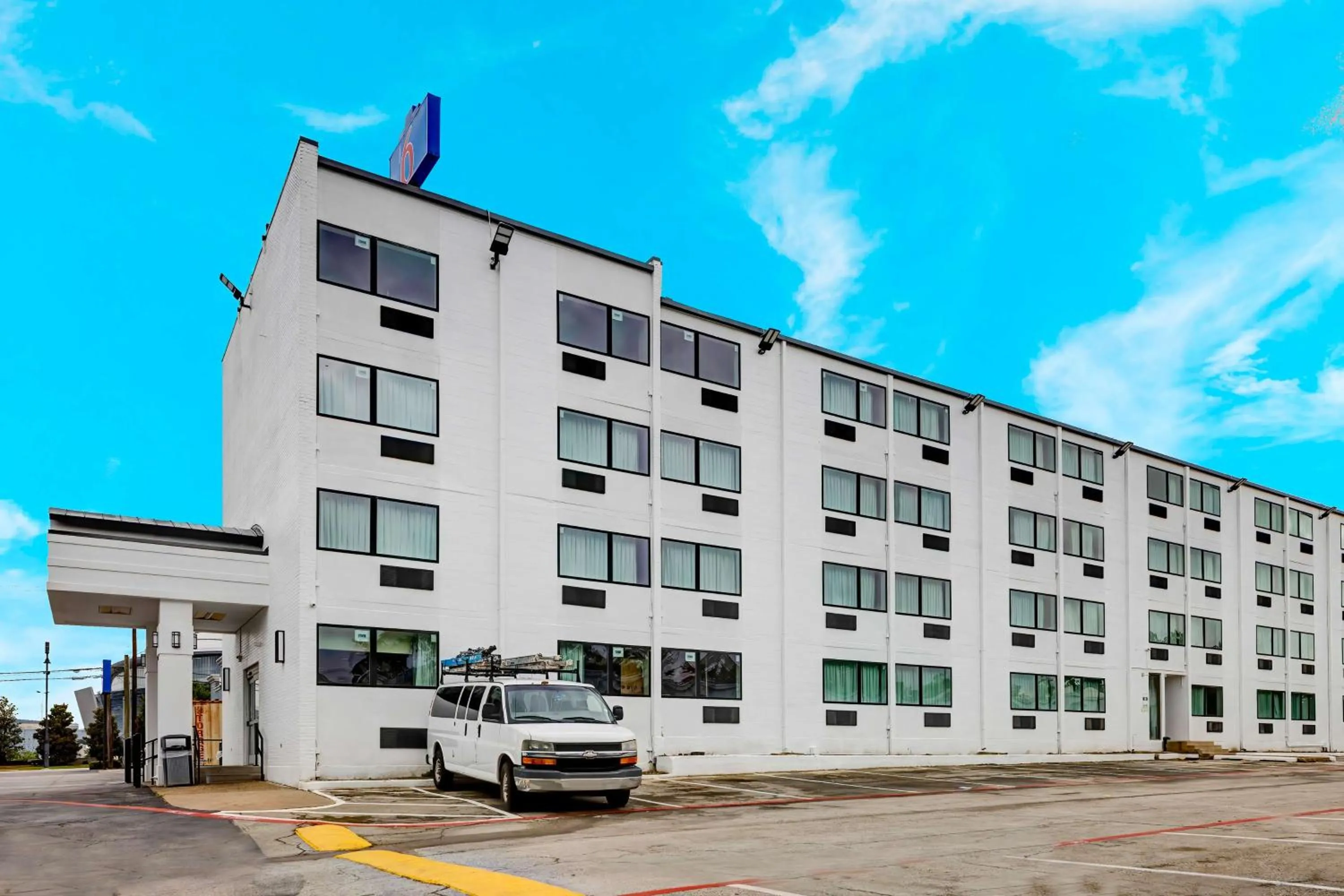 Property building in Motel 6 Arlington TX Entertainment District