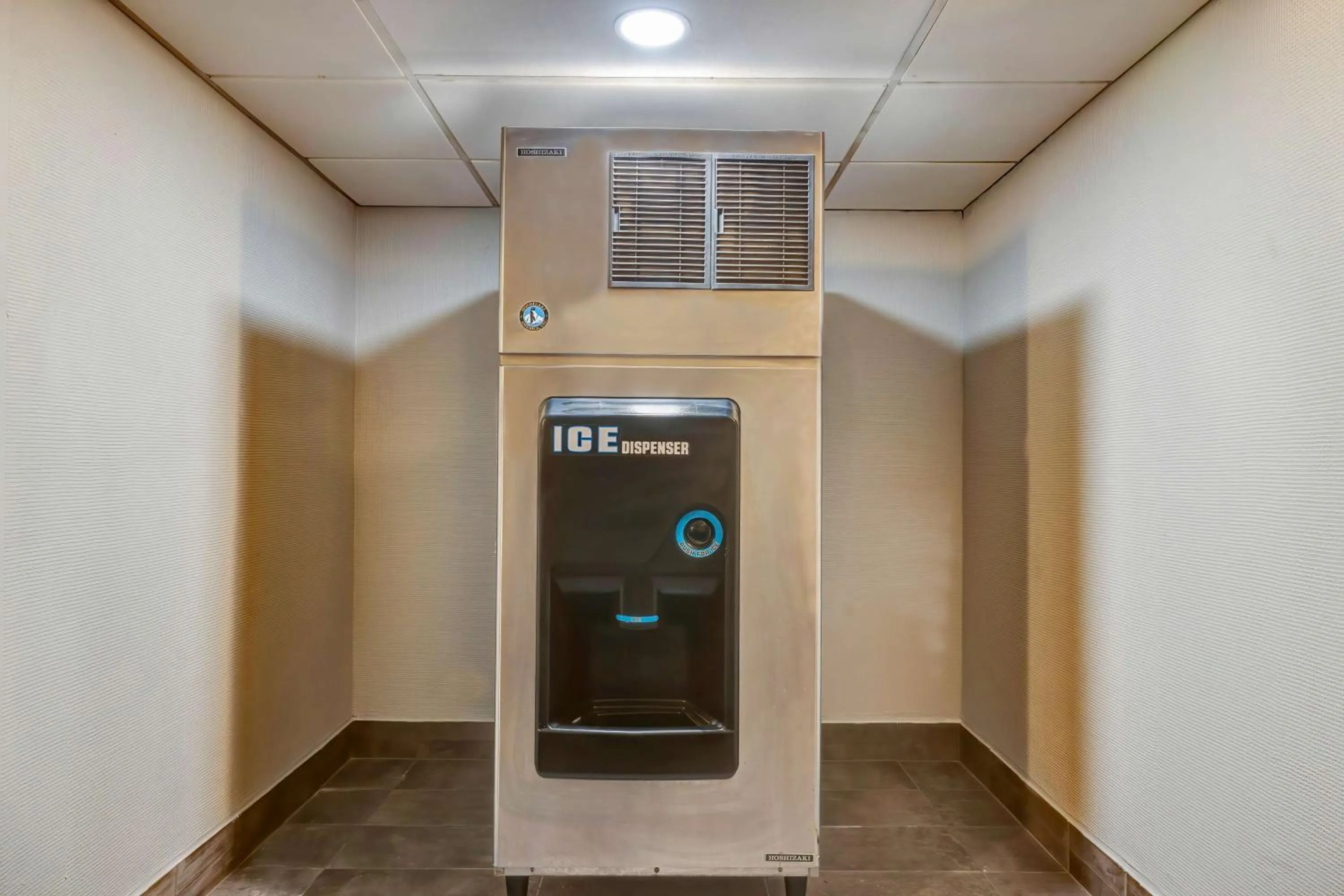 Property building in Motel 6 Arlington TX Entertainment District