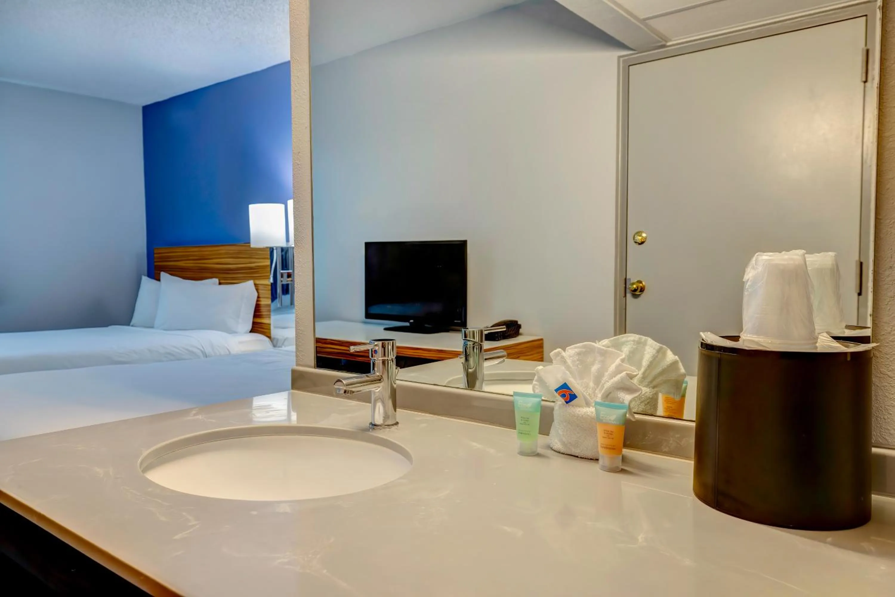 Bathroom, Bed in Motel 6 Arlington TX Entertainment District