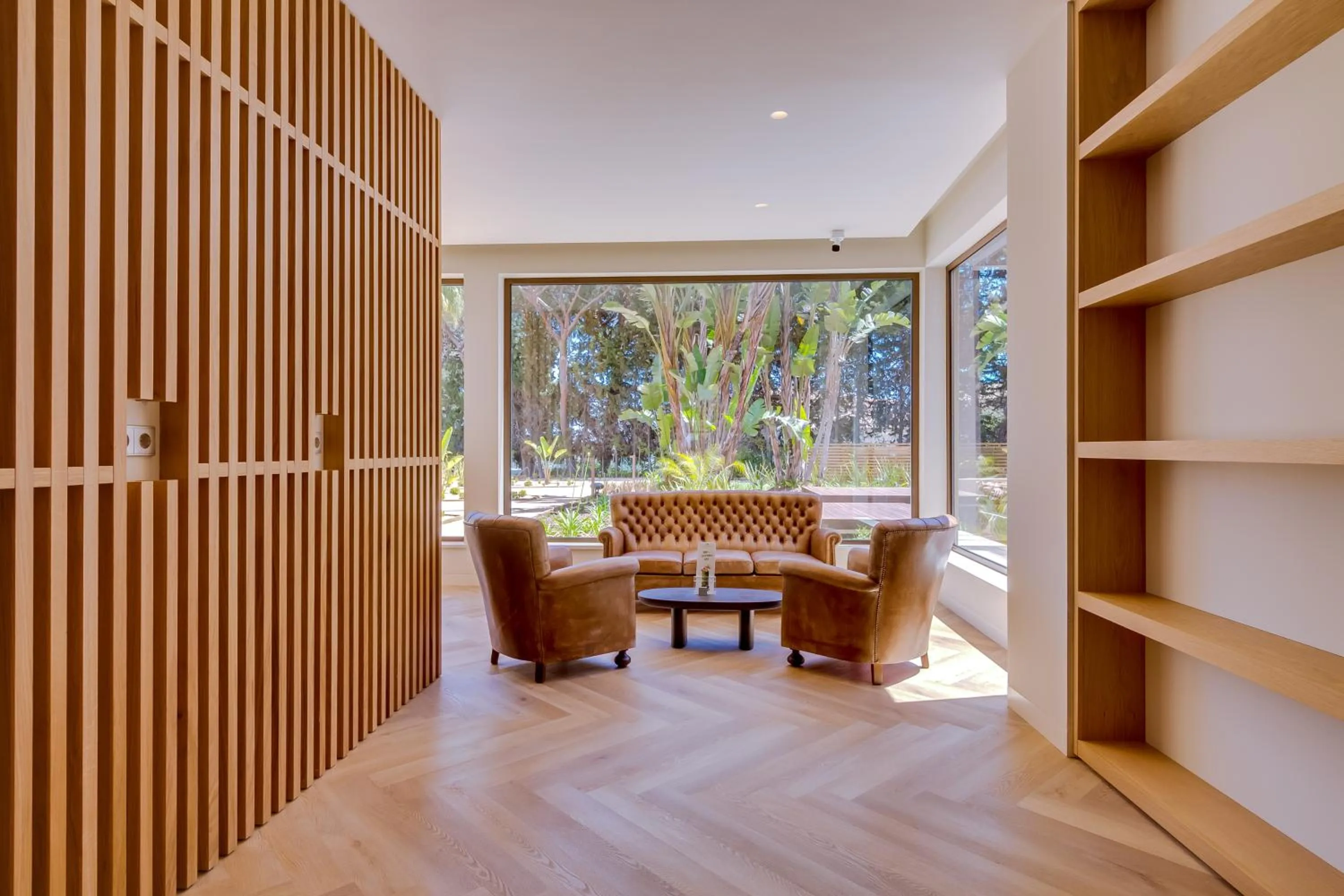 Communal lounge/ TV room in Falésia Hotel - Adults Only