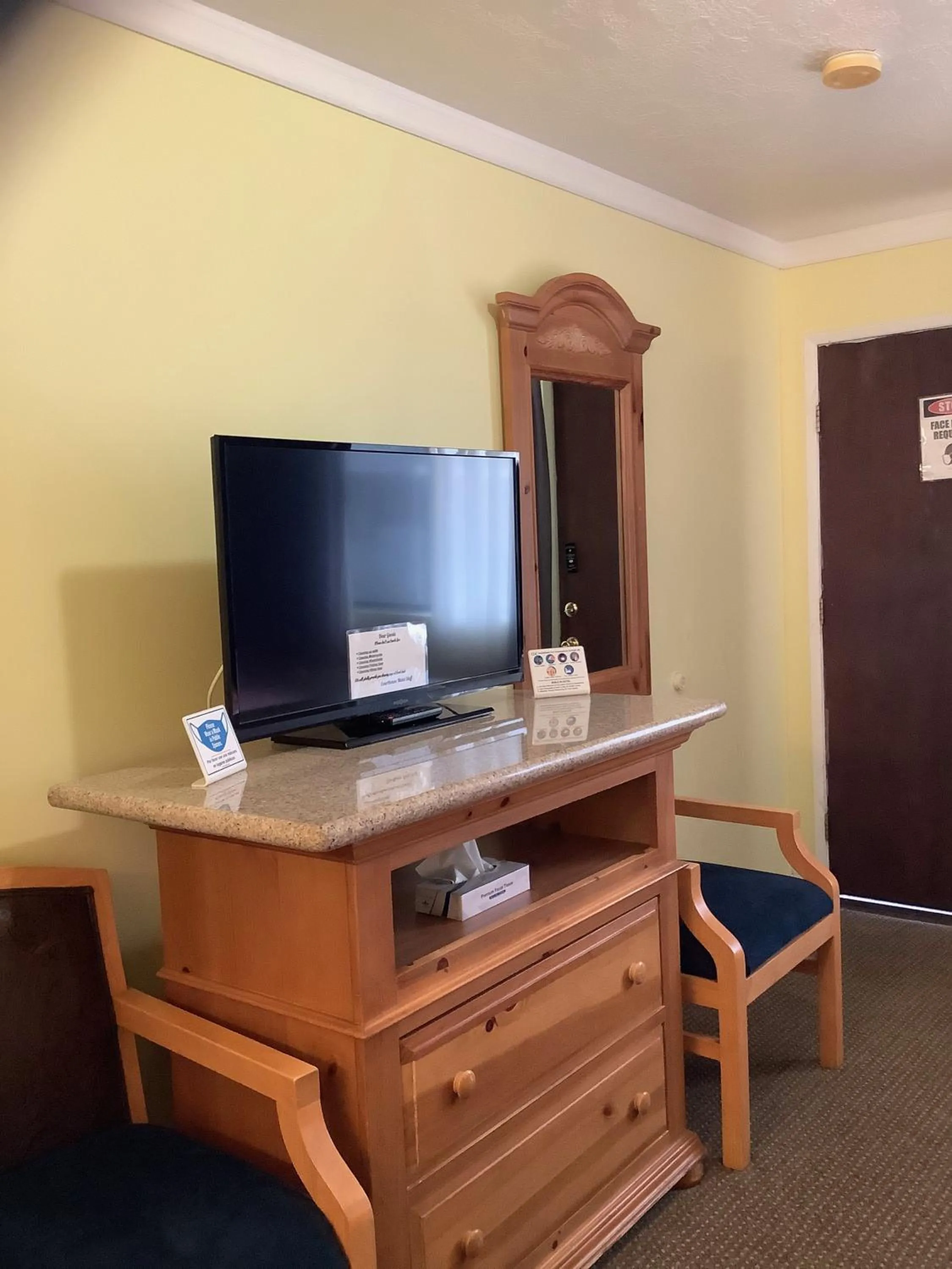 TV and multimedia in Independence Courthouse Motel