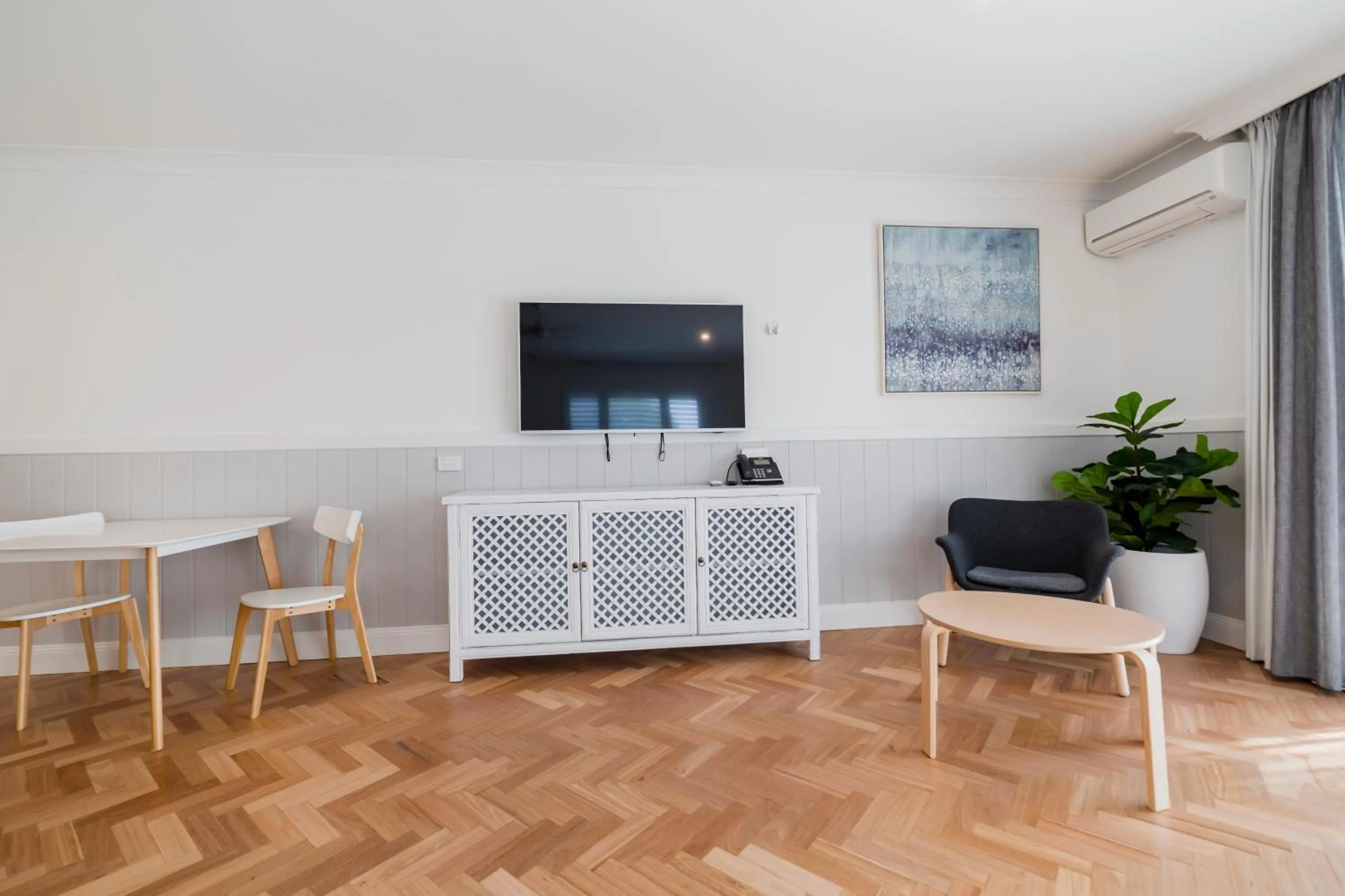 TV and multimedia in The Quarters, an Ascend Collection Hotel