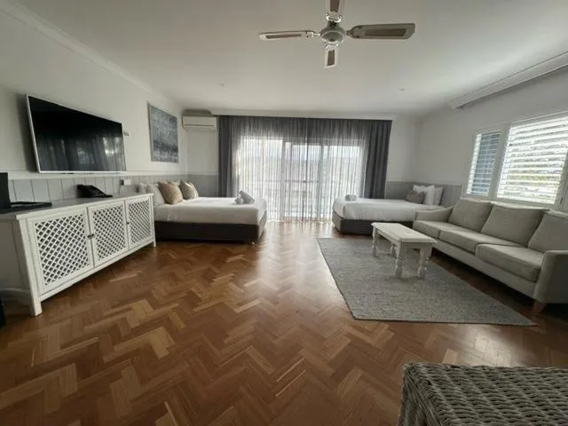 Photo of the whole room, Bed in The Quarters, an Ascend Collection Hotel