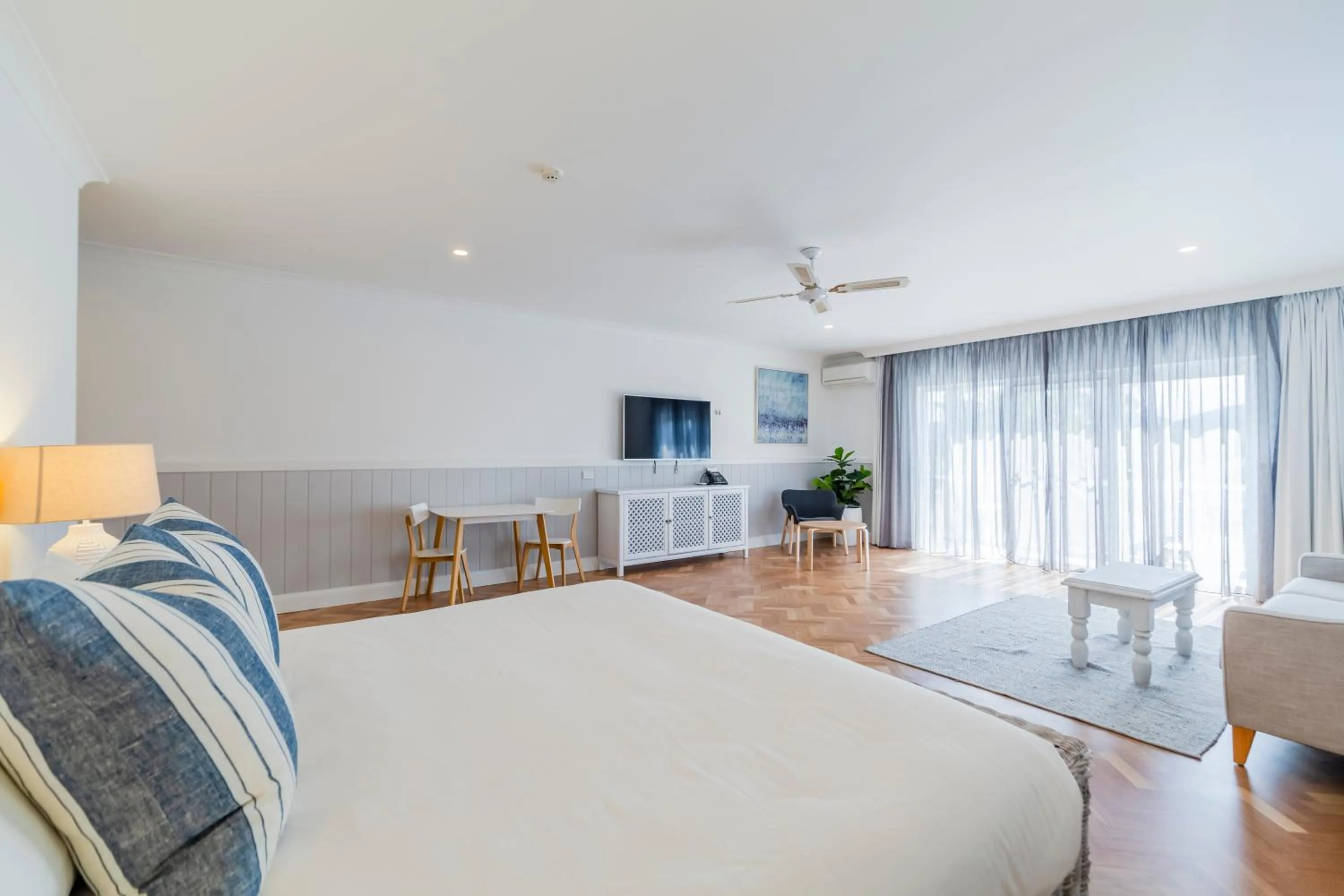 Photo of the whole room, Bed in The Quarters, an Ascend Collection Hotel