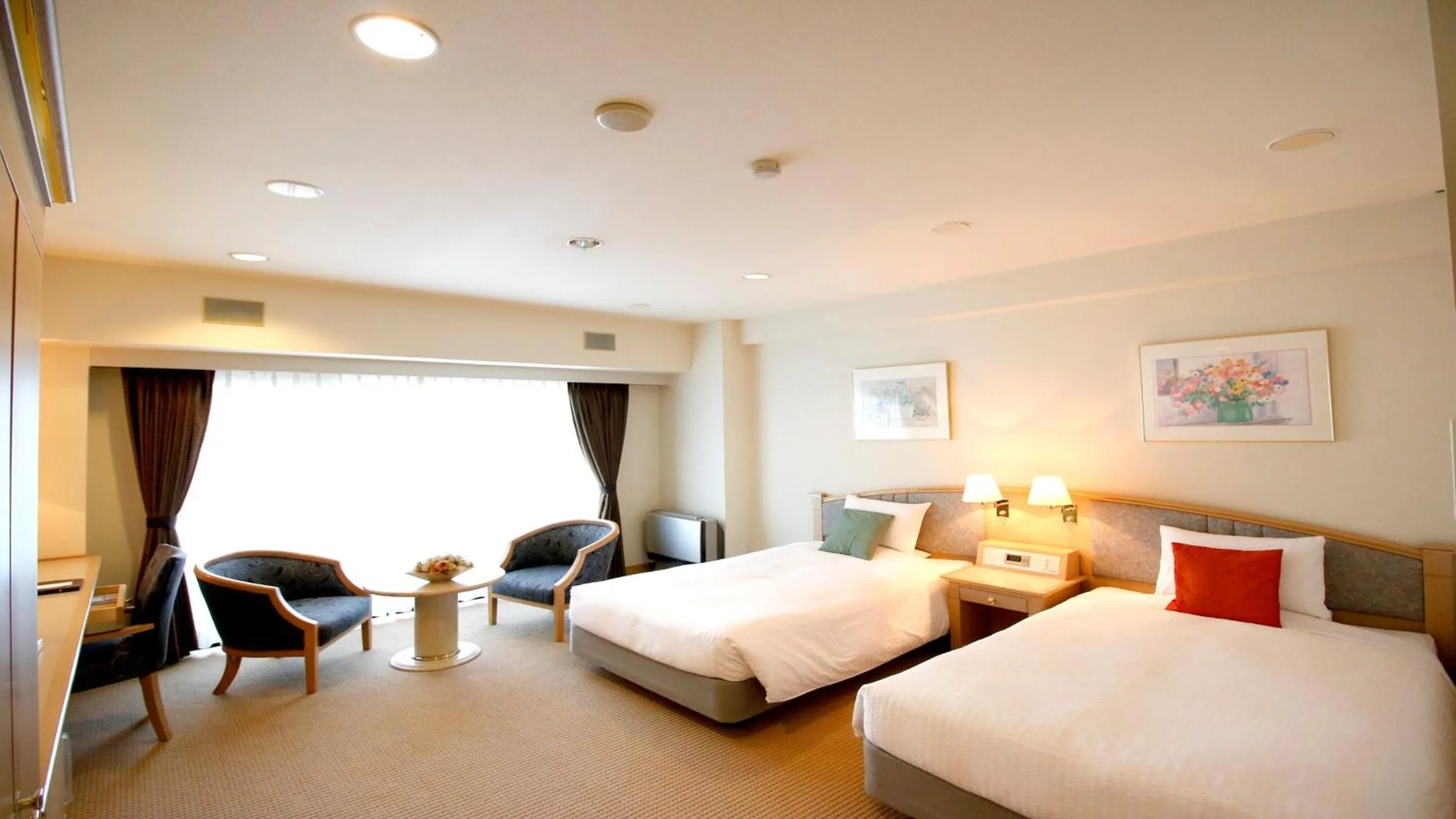 Photo of the whole room, Bed in Hotel Cypress Karuizawa