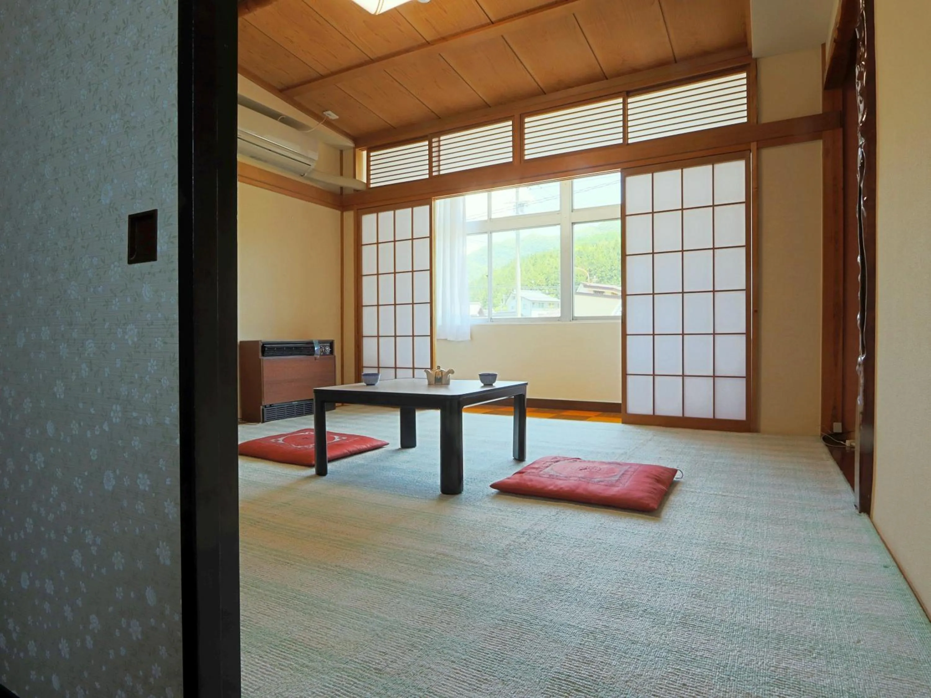 Photo of the whole room in Minshuku Miyama
