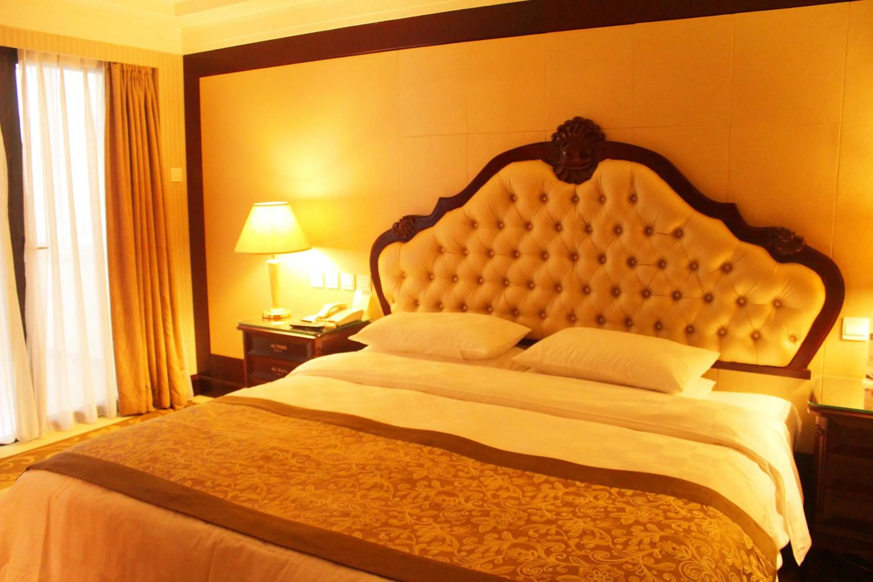 Bedroom in Beijing Continental Grand Hotel