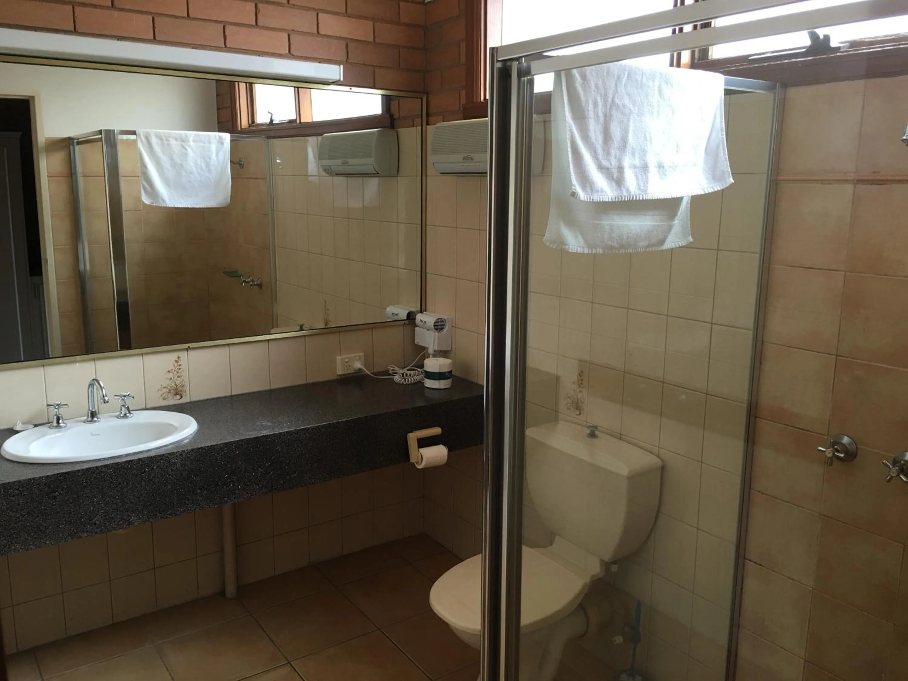 Bathroom in Essendon Motel