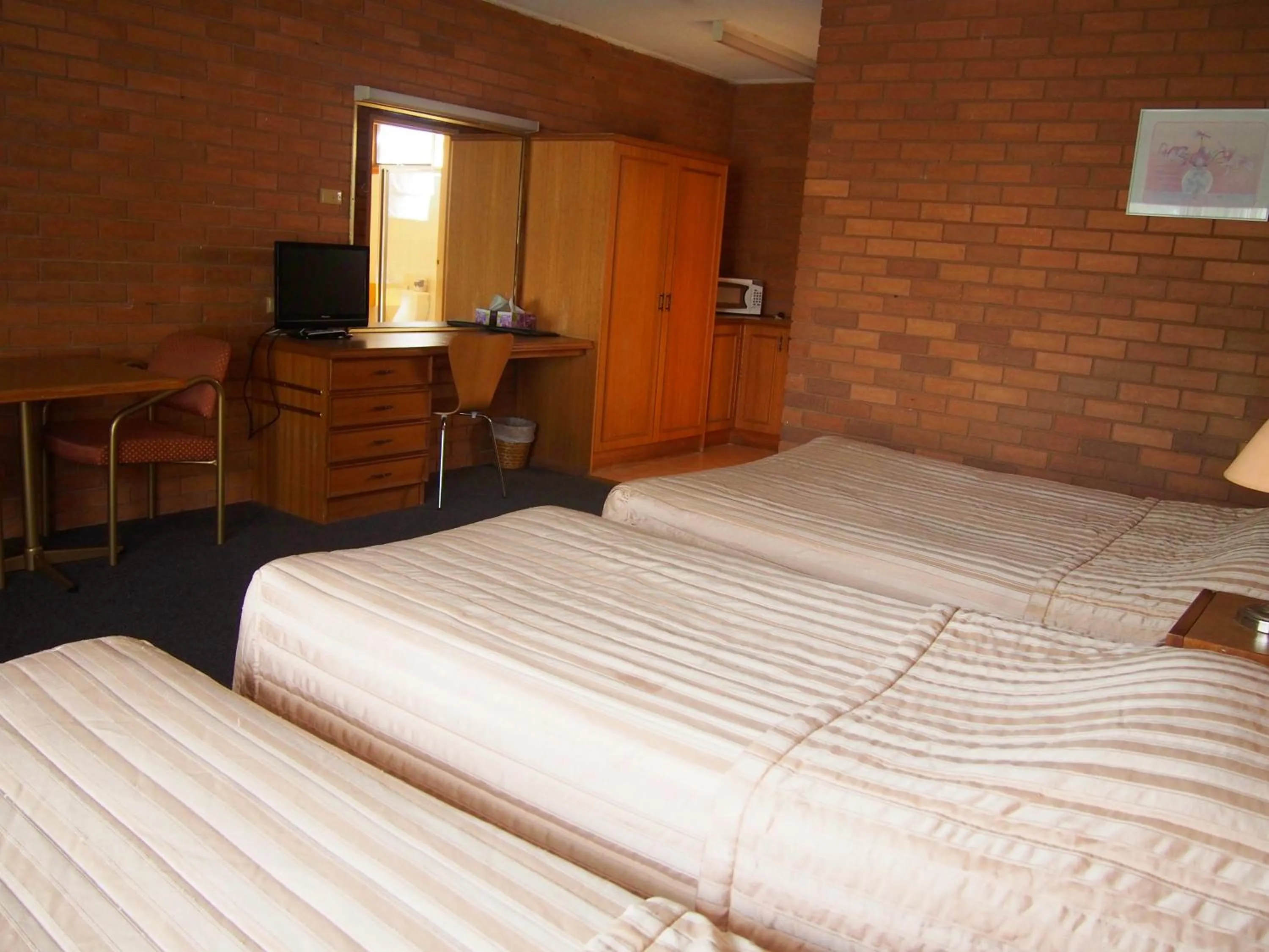Bedroom, Bed in Essendon Motel