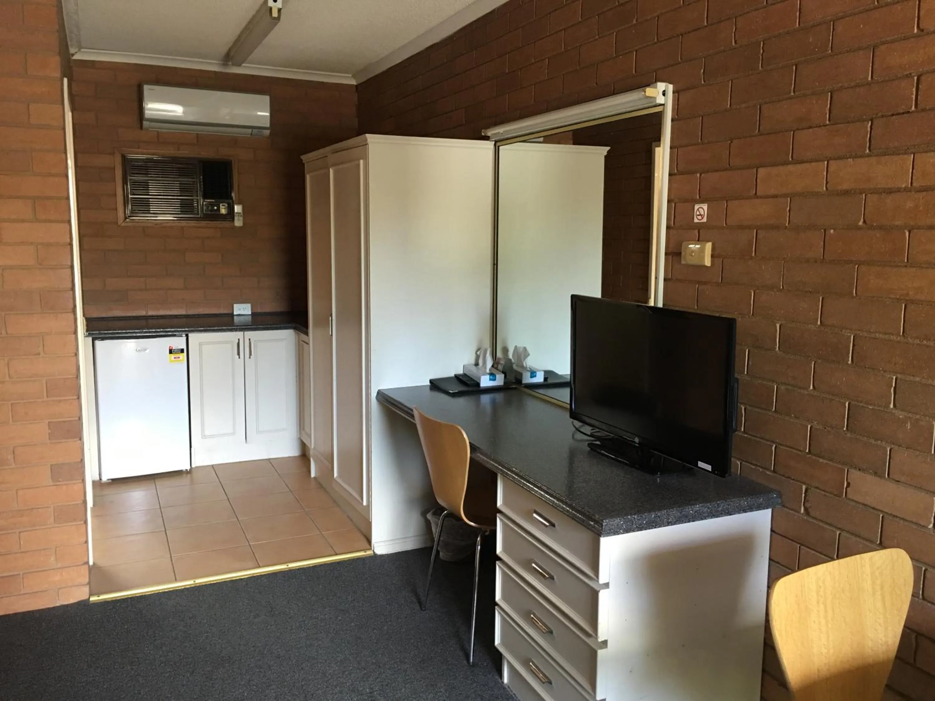 Bedroom in Essendon Motel