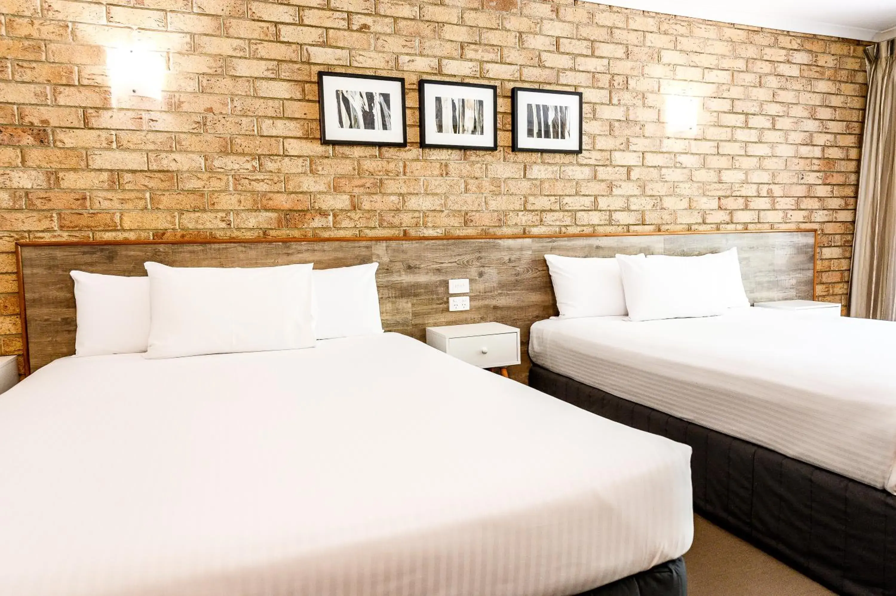 Deluxe Queen Room with Two Queen Beds in Sunshine Coast Motor Lodge Deluxe Queen Room with Two Queen Beds in Sunshine Coast Motor Lodge