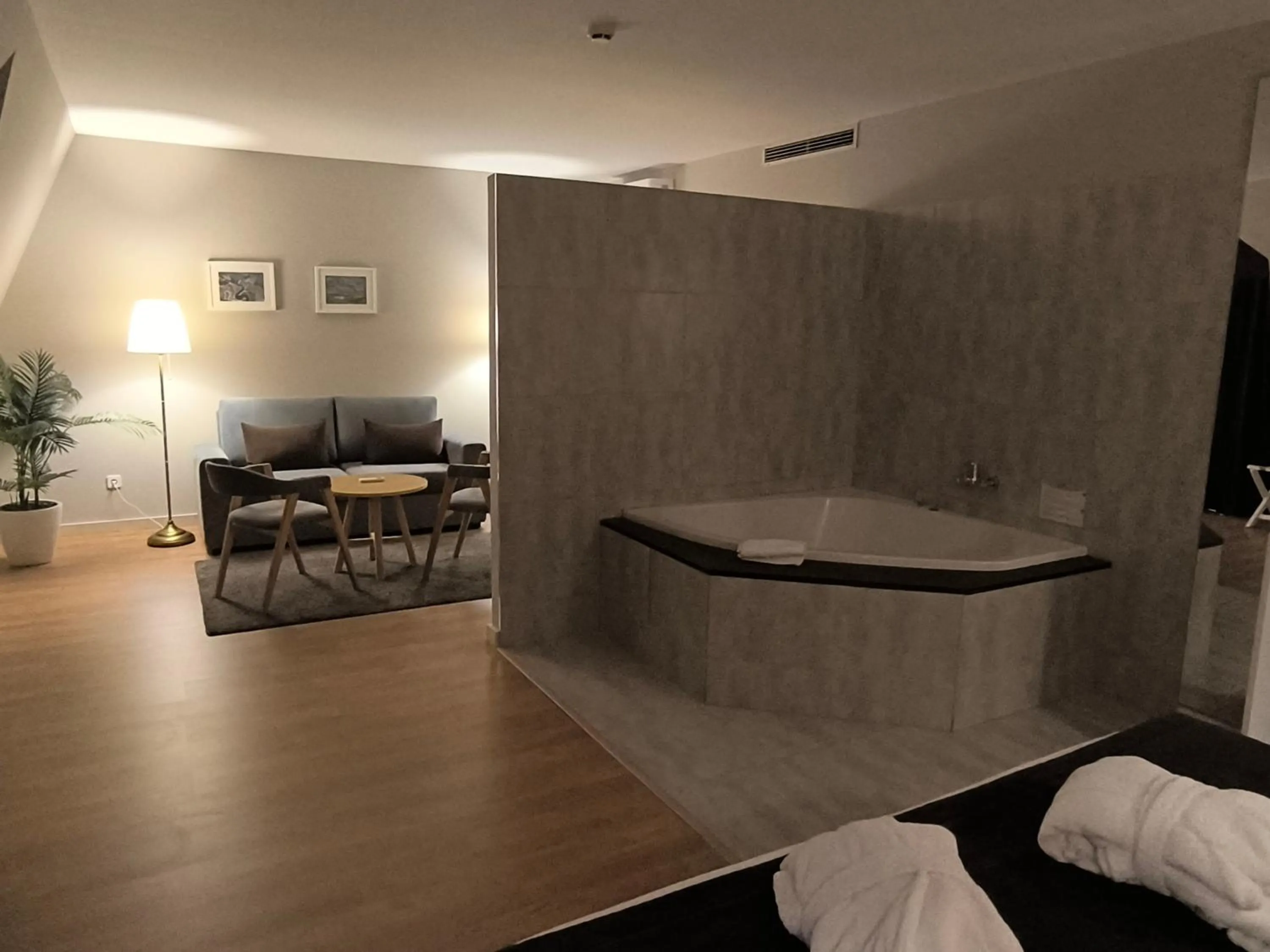 Hot Tub in Douro Marina Hotel & SPA