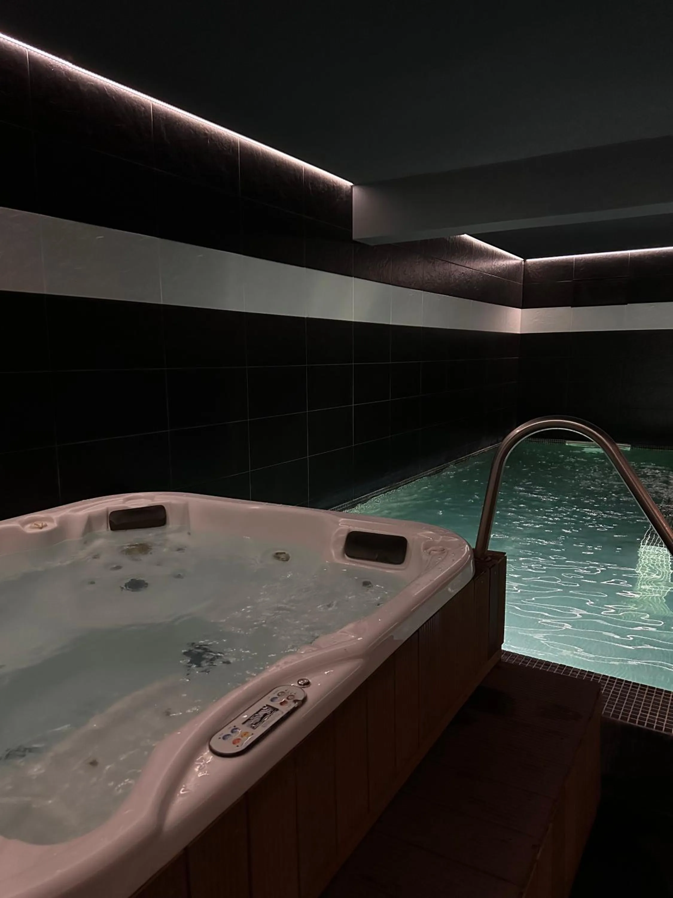 Hot Tub in Douro Marina Hotel & SPA