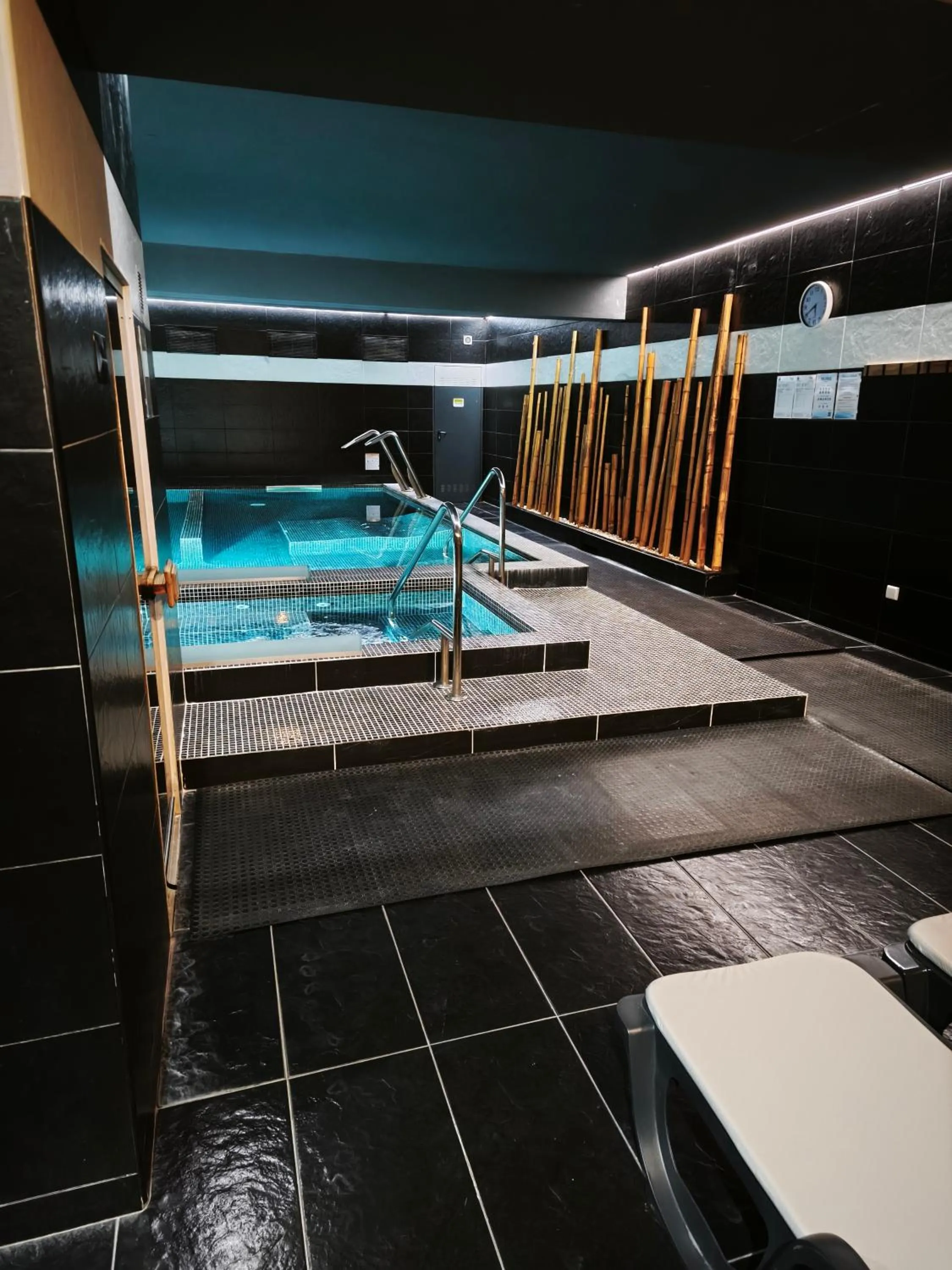 Spa and wellness centre/facilities in Douro Marina Hotel & SPA