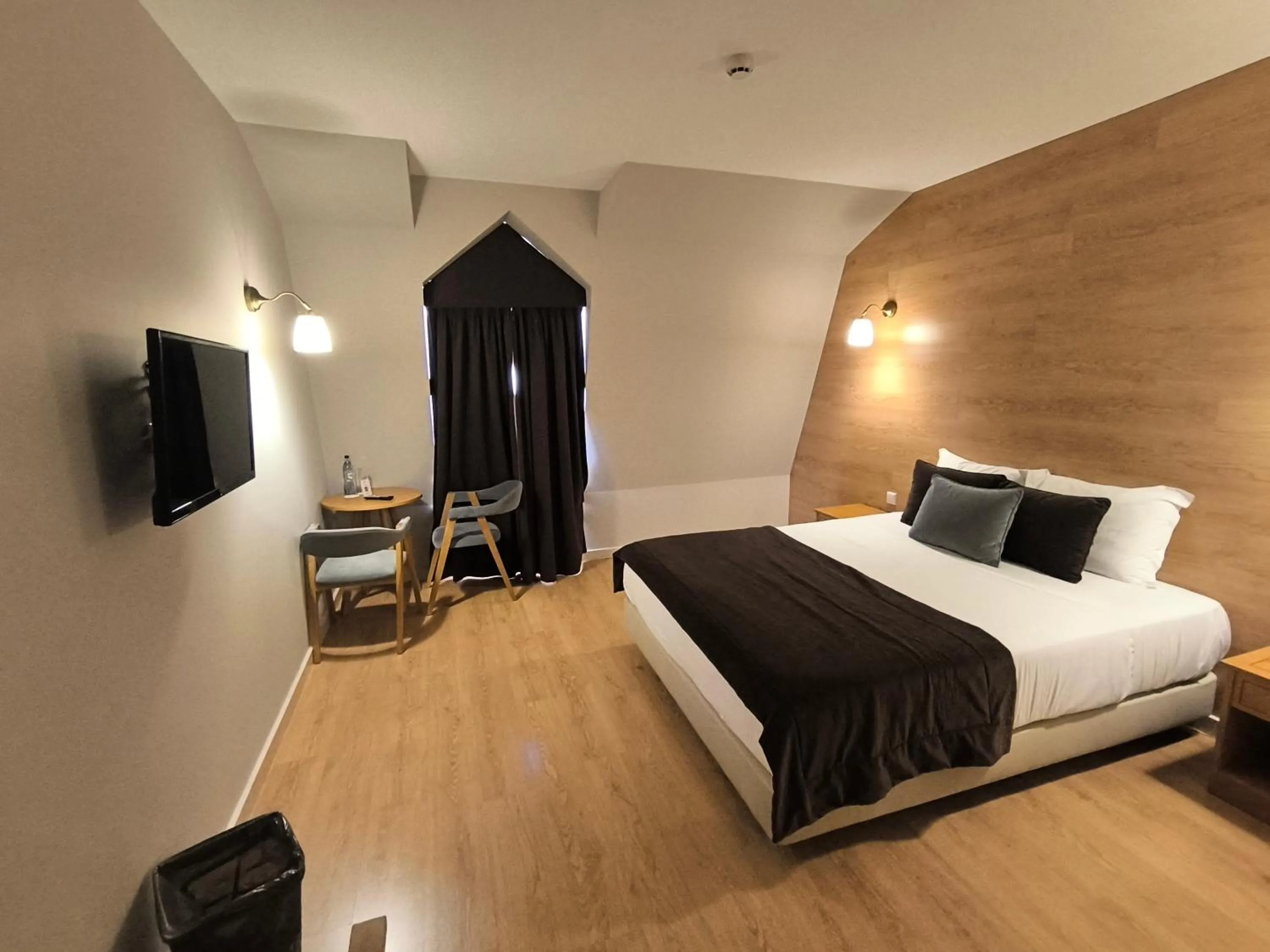 Bedroom, Bed in Douro Marina Hotel & SPA