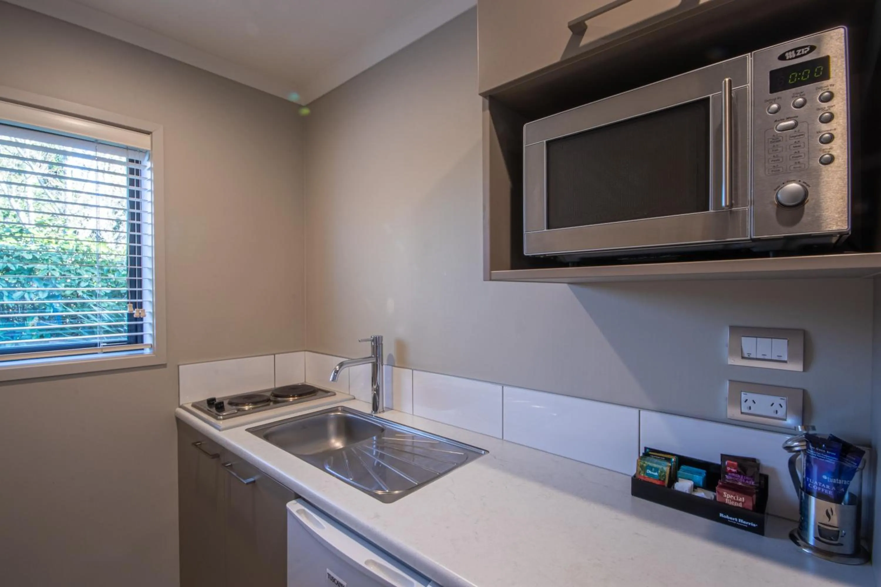 Kitchen or kitchenette in Amity Motel