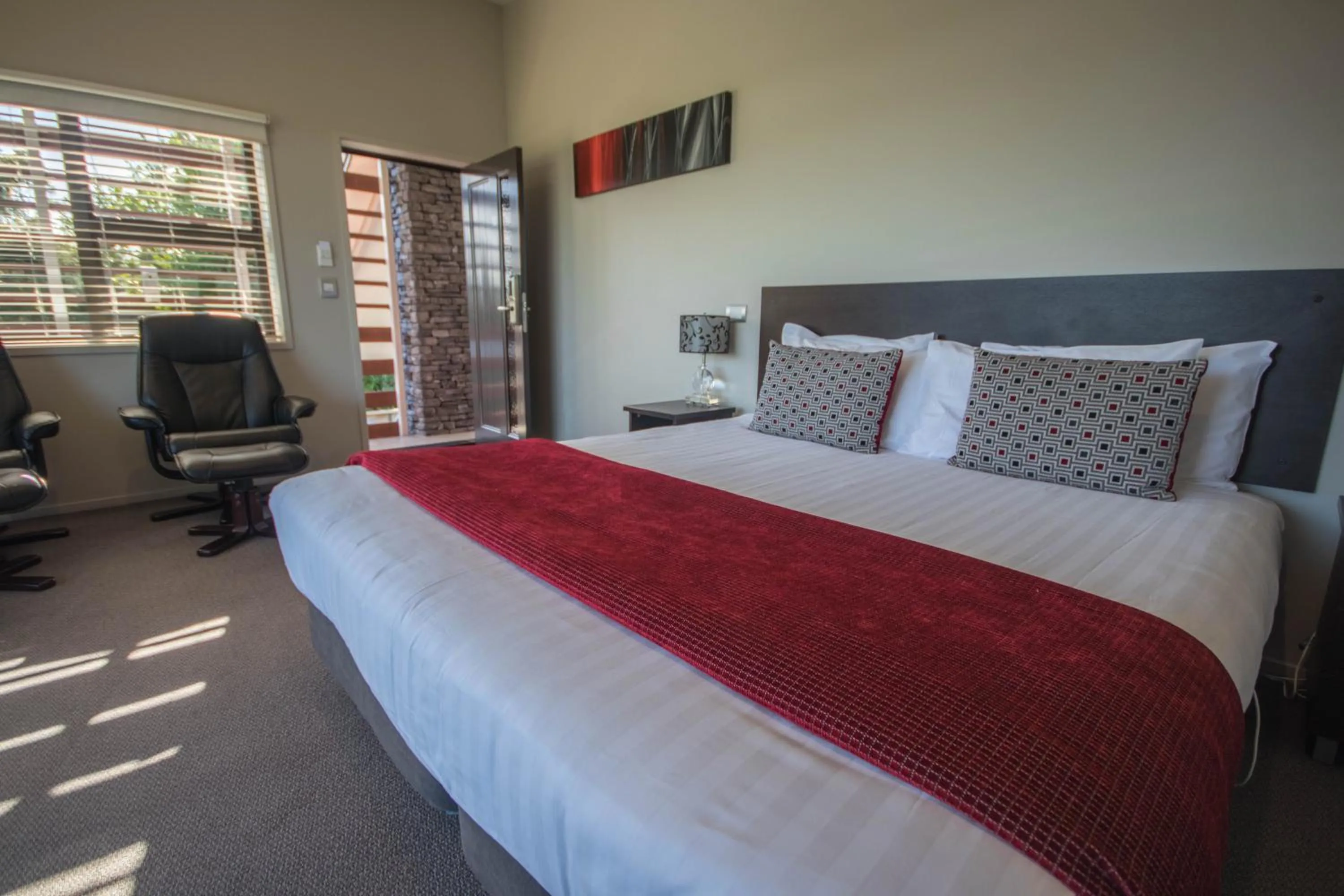 Bedroom, Bed in Amity Motel