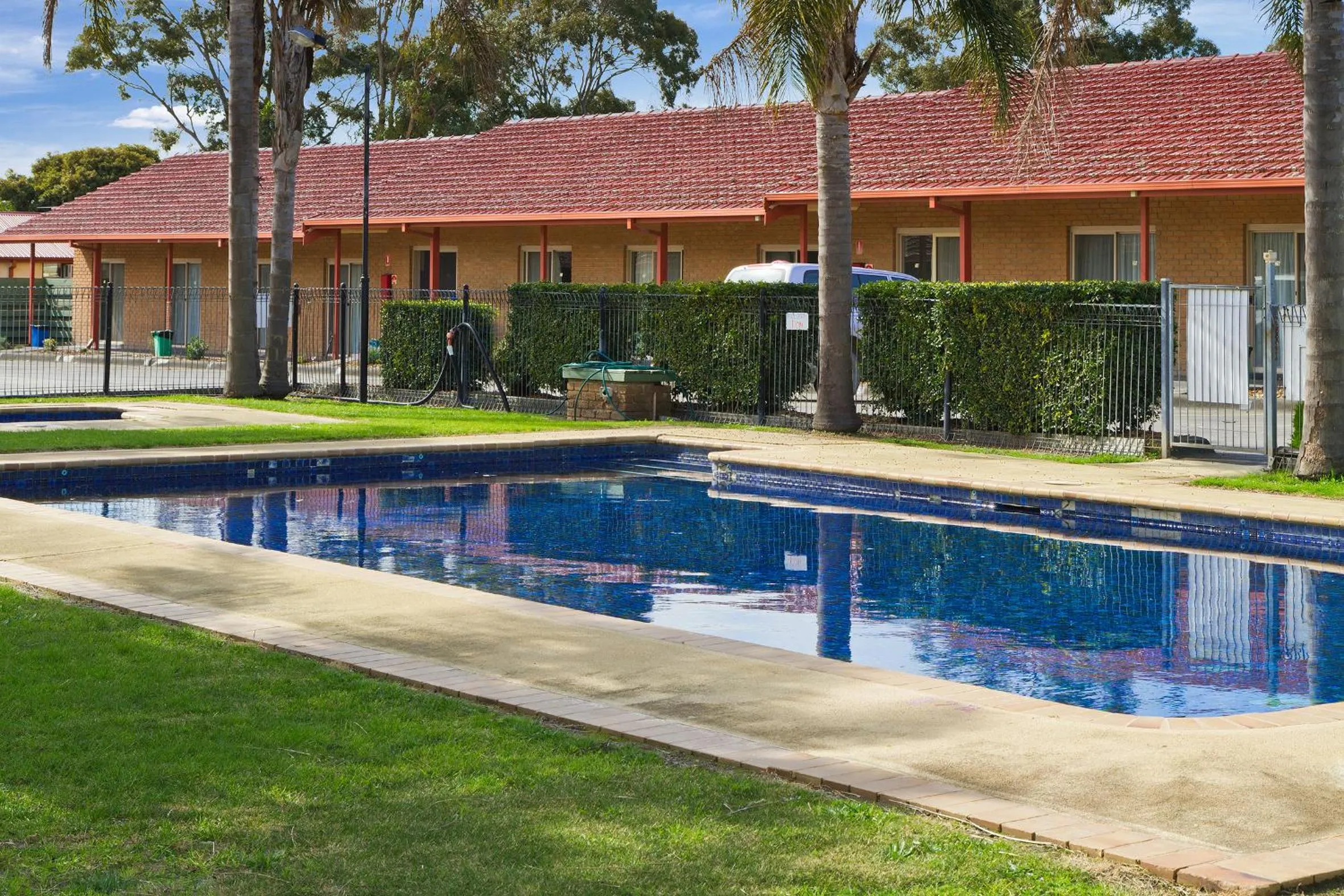 Swimming pool in Carrum Downs Motel