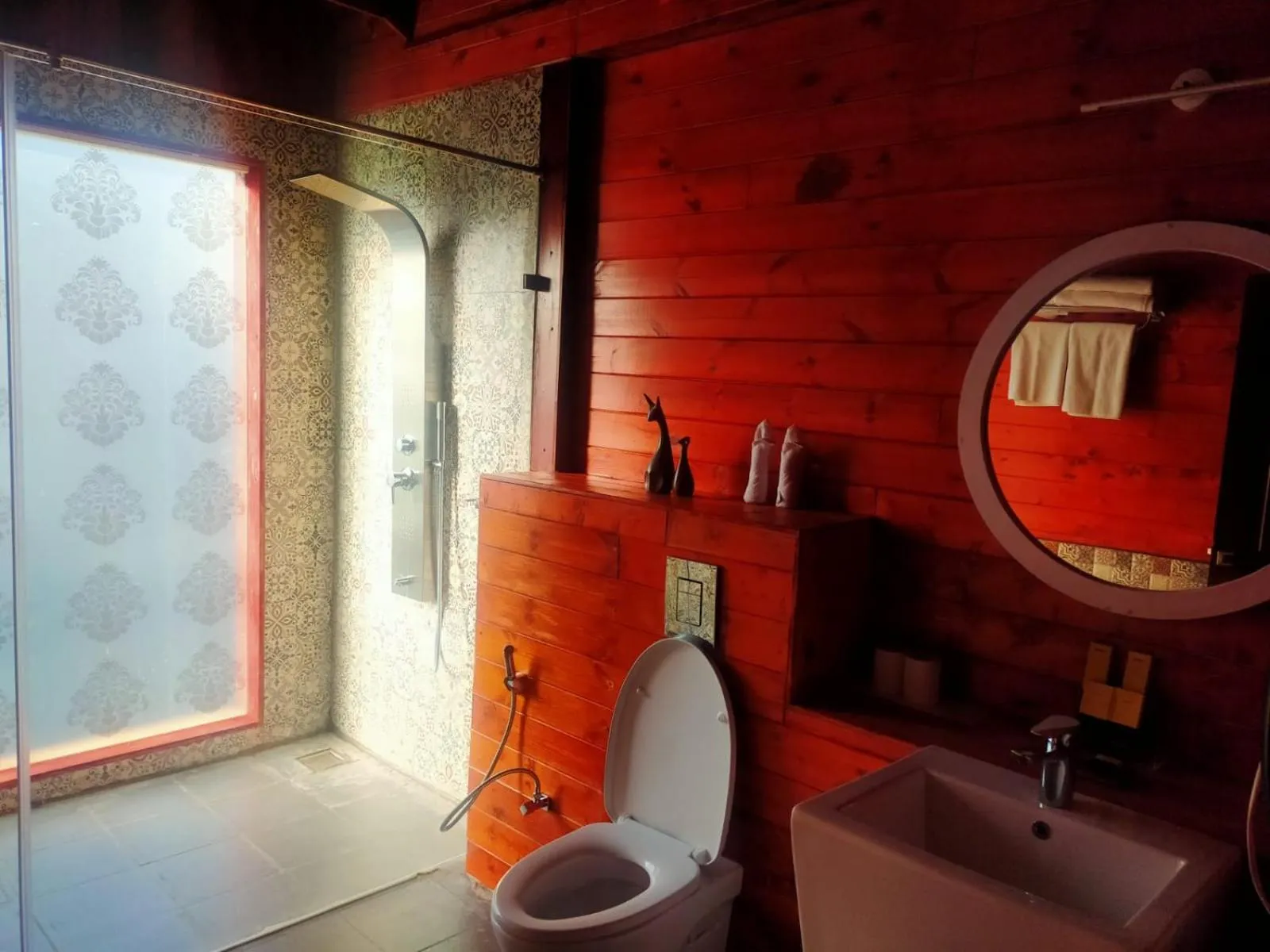 Toilet in Accord Highland Hotel Ooty